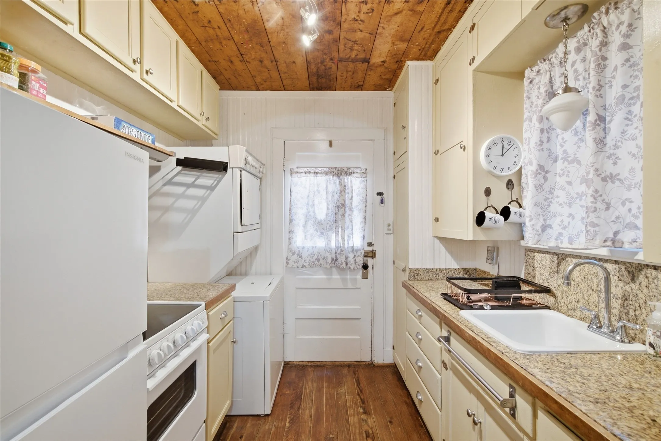 Single Family Residence For Sale in Young County , 1326 4th Street, Graham, Texas 76450, 2 Bedroom, 1 Bathroom, 1 Garage spaces, 753 Sqft, built in 1940, mls#21392850, Real Estate Agent in Graham, Homes For Sale in Young county, Homes For Sale in Graham, Realtor in Graham Texas, Real Estate Brokerage Independent Realty Texas, Luminita Cordes Realtor