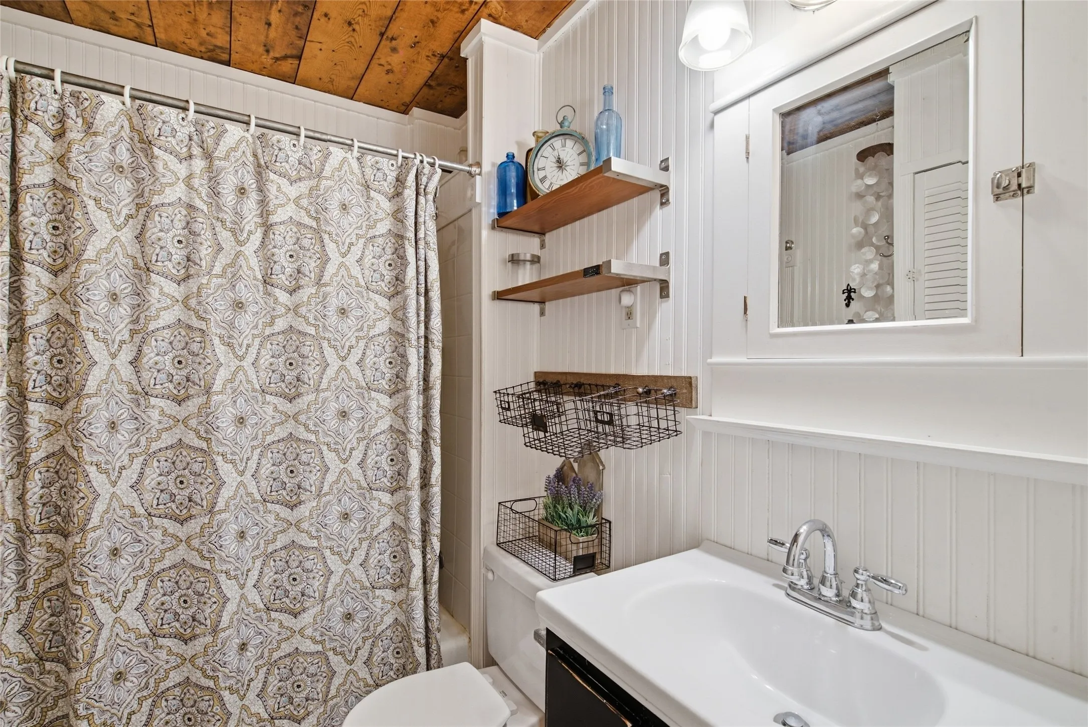 Single Family Residence For Sale in Young County , 1326 4th Street, Graham, Texas 76450, 2 Bedroom, 1 Bathroom, 1 Garage spaces, 753 Sqft, built in 1940, mls#21392850, Real Estate Agent in Graham, Homes For Sale in Young county, Homes For Sale in Graham, Realtor in Graham Texas, Real Estate Brokerage Independent Realty Texas, Luminita Cordes Realtor