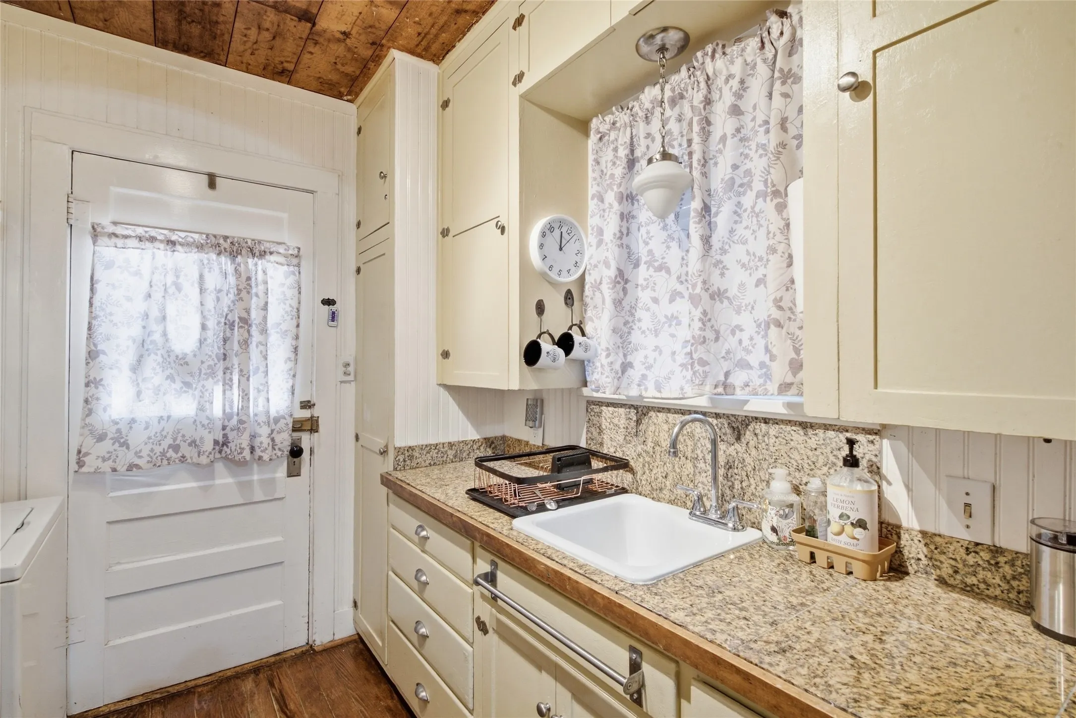 Single Family Residence For Sale in Young County , 1326 4th Street, Graham, Texas 76450, 2 Bedroom, 1 Bathroom, 1 Garage spaces, 753 Sqft, built in 1940, mls#21392850, Real Estate Agent in Graham, Homes For Sale in Young county, Homes For Sale in Graham, Realtor in Graham Texas, Real Estate Brokerage Independent Realty Texas, Luminita Cordes Realtor