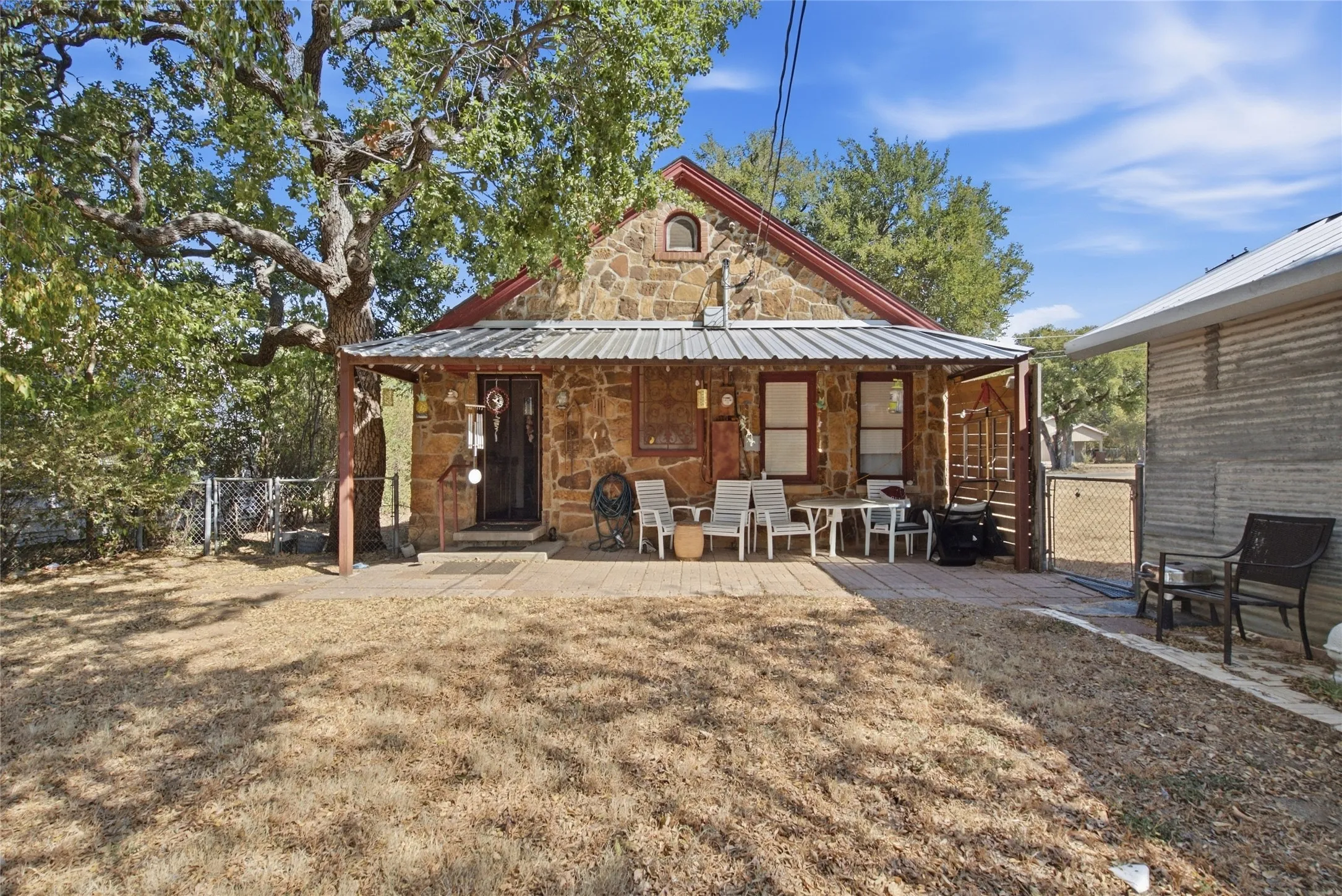 Single Family Residence For Sale in Young County , 1326 4th Street, Graham, Texas 76450, 2 Bedroom, 1 Bathroom, 1 Garage spaces, 753 Sqft, built in 1940, mls#21392850, Real Estate Agent in Graham, Homes For Sale in Young county, Homes For Sale in Graham, Realtor in Graham Texas, Real Estate Brokerage Independent Realty Texas, Luminita Cordes Realtor