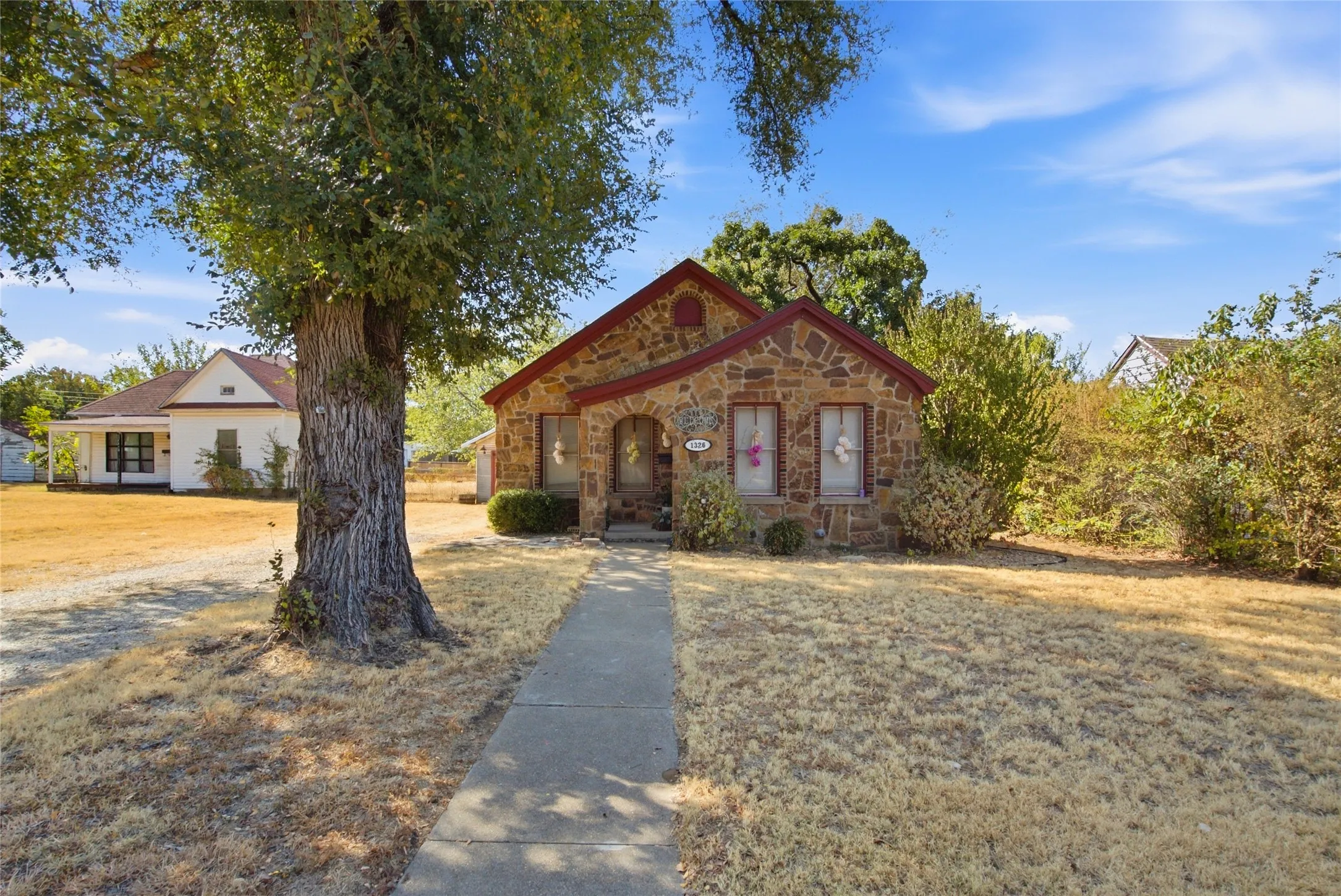 Single Family Residence For Sale in Young County , 1326 4th Street, Graham, Texas 76450, 2 Bedroom, 1 Bathroom, 1 Garage spaces, 753 Sqft, built in 1940, mls#21392850, Real Estate Agent in Graham, Homes For Sale in Young county, Homes For Sale in Graham, Realtor in Graham Texas, Real Estate Brokerage Independent Realty Texas, Luminita Cordes Realtor