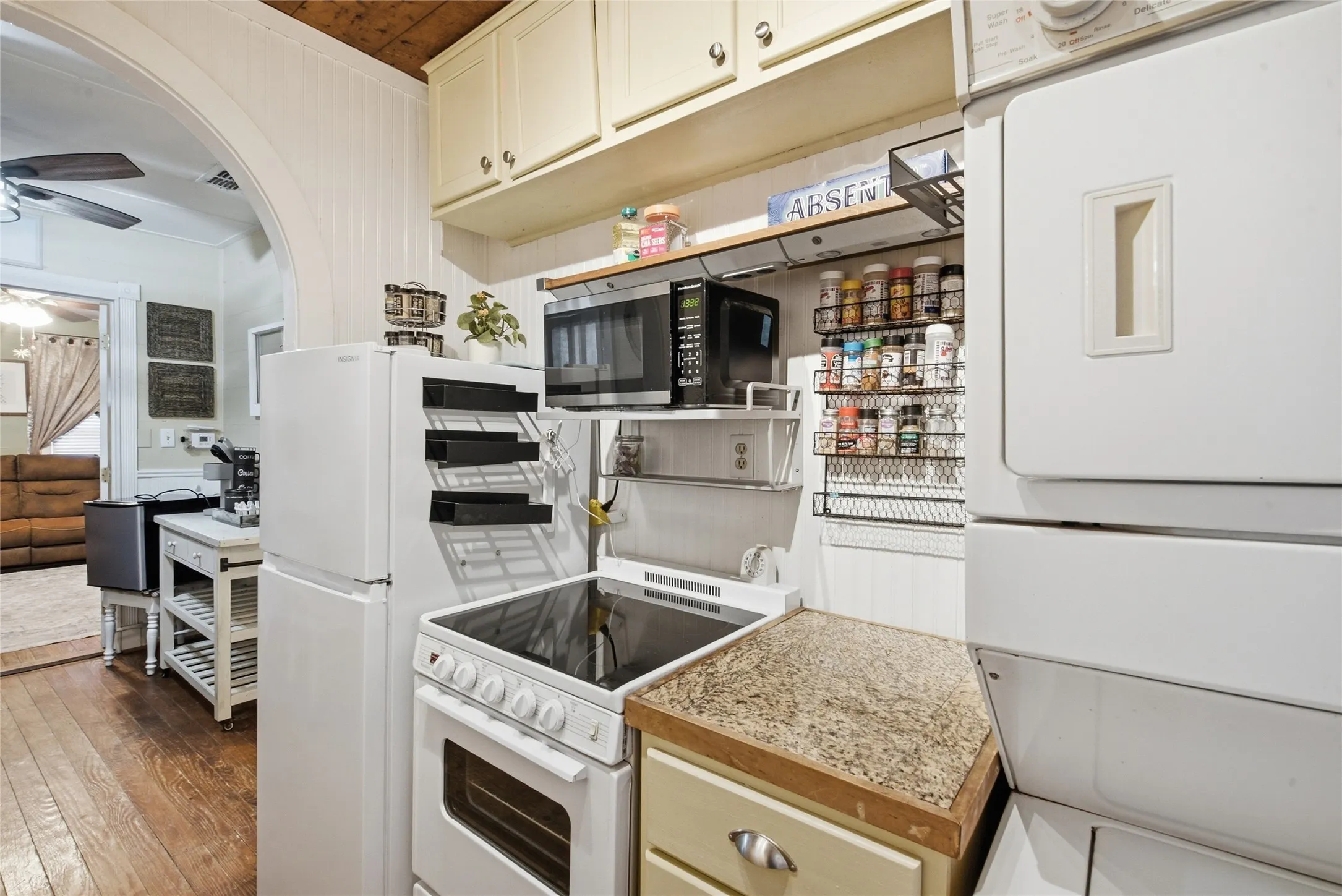 Single Family Residence For Sale in Young County , 1326 4th Street, Graham, Texas 76450, 2 Bedroom, 1 Bathroom, 1 Garage spaces, 753 Sqft, built in 1940, mls#21392850, Real Estate Agent in Graham, Homes For Sale in Young county, Homes For Sale in Graham, Realtor in Graham Texas, Real Estate Brokerage Independent Realty Texas, Luminita Cordes Realtor