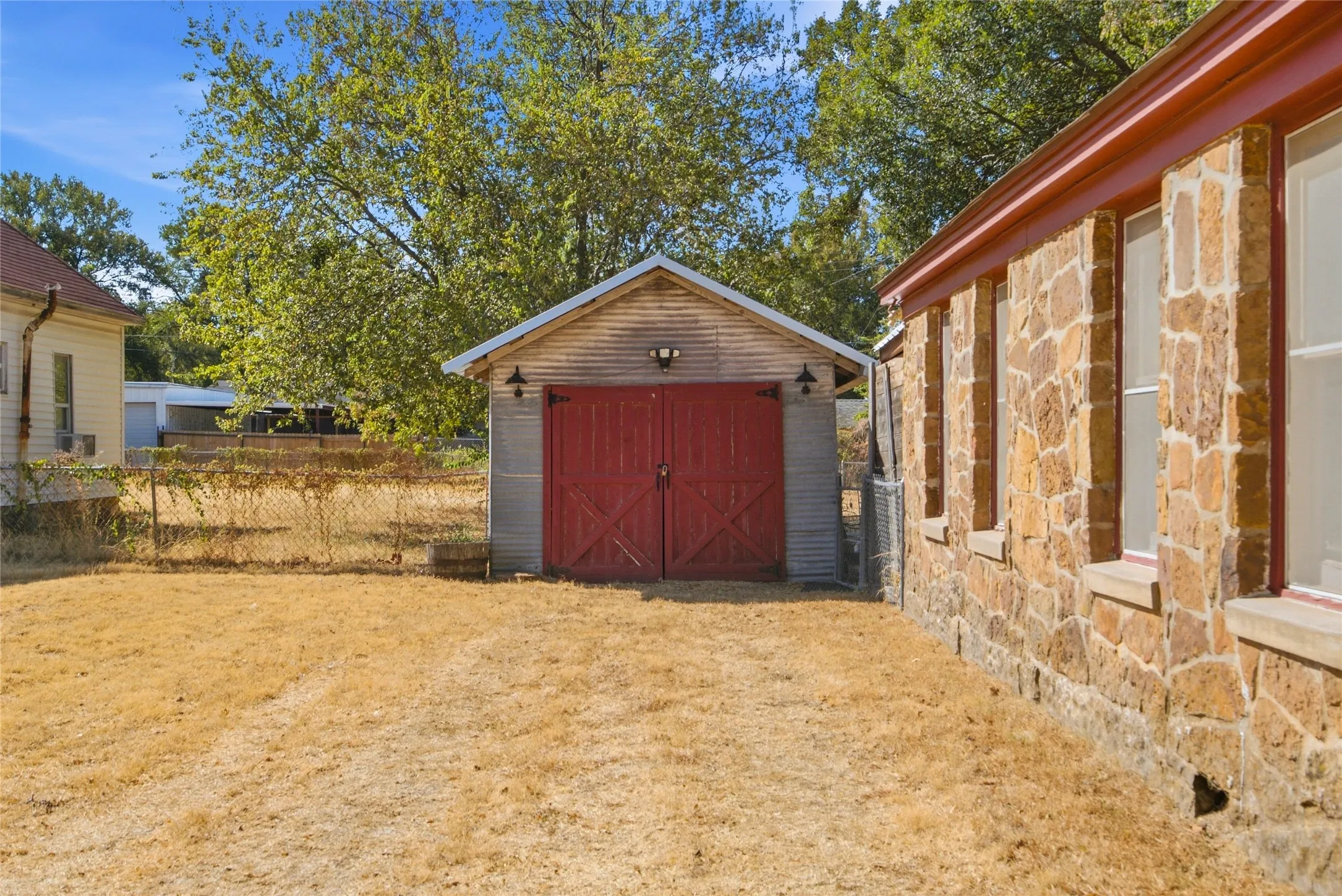 Single Family Residence For Sale in Young County , 1326 4th Street, Graham, Texas 76450, 2 Bedroom, 1 Bathroom, 1 Garage spaces, 753 Sqft, built in 1940, mls#21392850, Real Estate Agent in Graham, Homes For Sale in Young county, Homes For Sale in Graham, Realtor in Graham Texas, Real Estate Brokerage Independent Realty Texas, Luminita Cordes Realtor