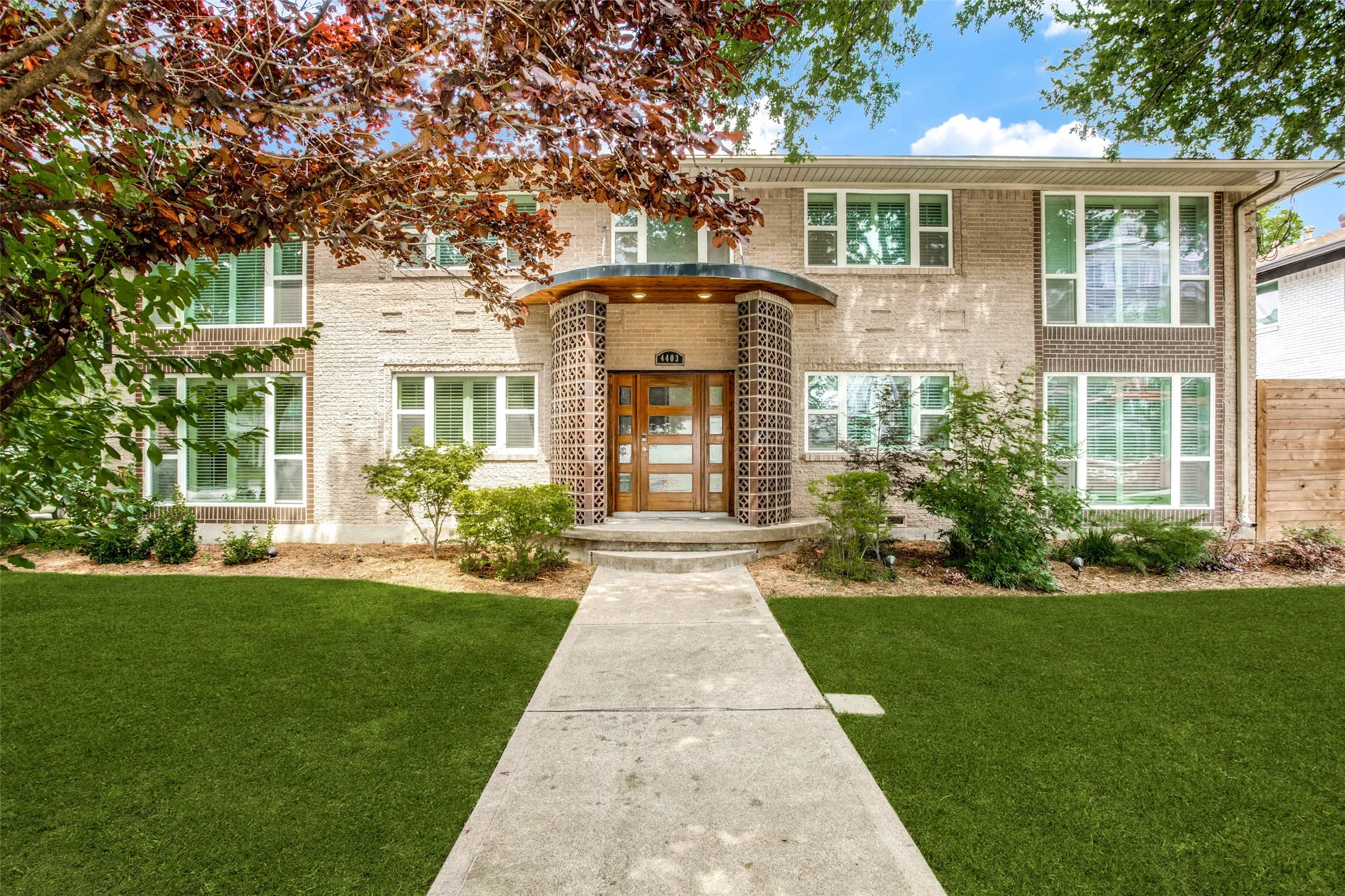 Apartment For Rent in Dallas County , 4403 Cole Avenue 4, Dallas, Texas 75205, 2 Bedroom, 1 Bathroom, Garage spaces, 1,015 Sqft, built in 1960, mls#21392791, Real Estate Agent in Dallas, Homes For Rent in Dallas county, Homes For Rent in Dallas, Realtor in Dallas Texas, Real Estate Brokerage Independent Realty Texas, Luminita Cordes Realtor