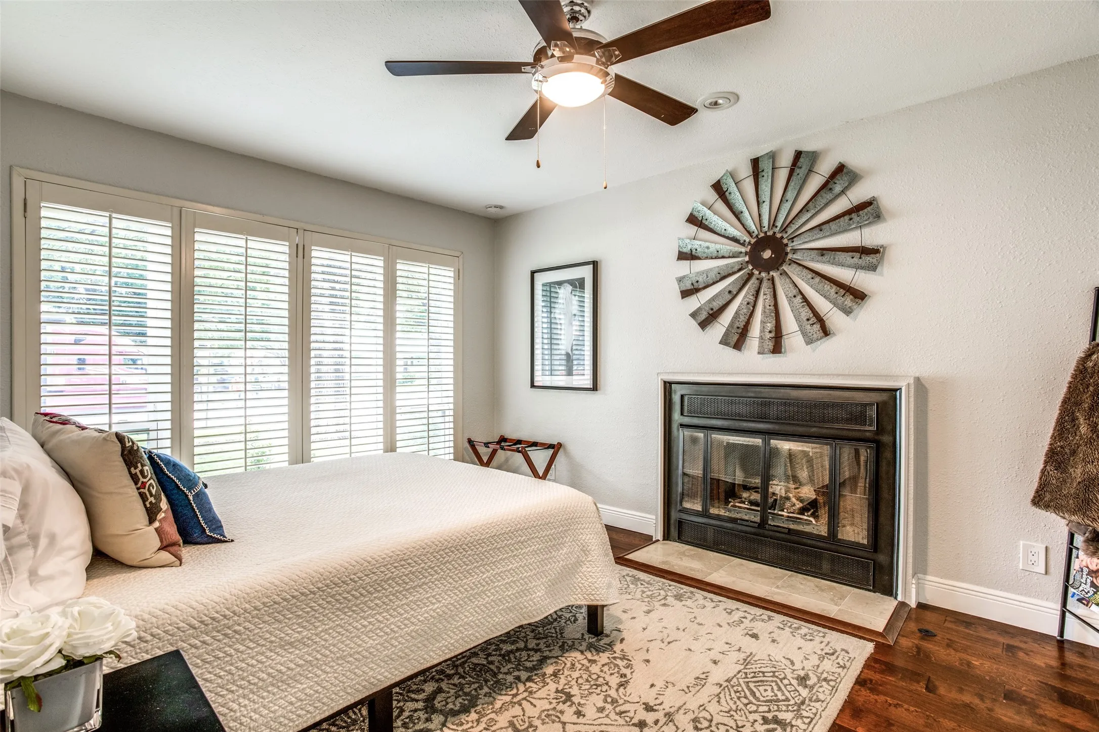 Apartment For Rent in Dallas County , 4403 Cole Avenue 4, Dallas, Texas 75205, 2 Bedroom, 1 Bathroom, Garage spaces, 1,015 Sqft, built in 1960, mls#21392791, Real Estate Agent in Dallas, Homes For Rent in Dallas county, Homes For Rent in Dallas, Realtor in Dallas Texas, Real Estate Brokerage Independent Realty Texas, Luminita Cordes Realtor