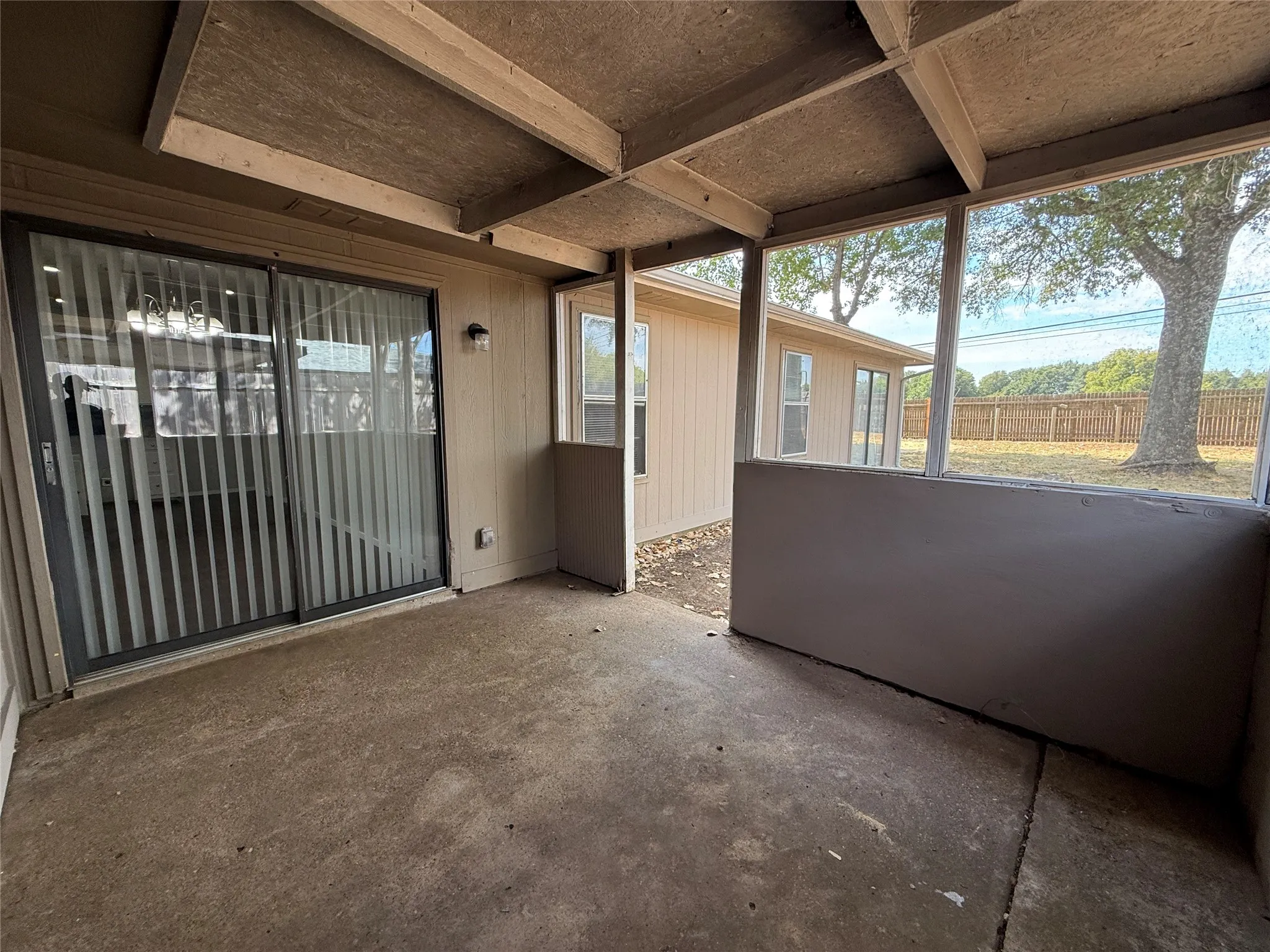 Single Family Residence For Rent in Dallas County , 1407 La Fonda Drive, Seagoville, Texas 75159, 3 Bedroom, 2 Bathroom, 2 Garage spaces, 1,176 Sqft, built in 1979, mls#21392999, Real Estate Agent in Seagoville, Homes For Rent in Dallas county, Homes For Rent in Seagoville, Realtor in Seagoville Texas, Real Estate Brokerage Independent Realty Texas, Luminita Cordes Realtor