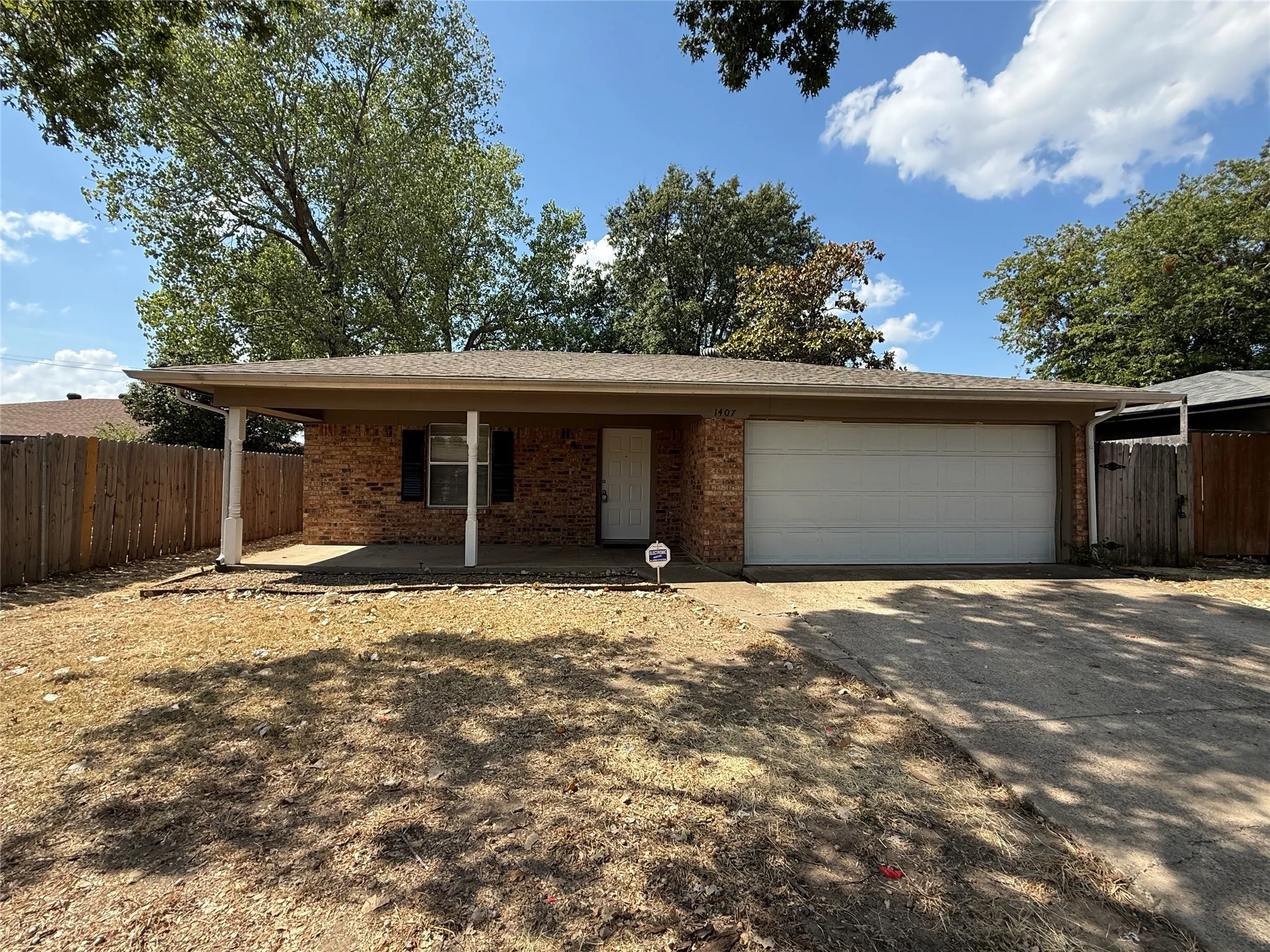 Single Family Residence For Rent in Dallas County , 1407 La Fonda Drive, Seagoville, Texas 75159, 3 Bedroom, 2 Bathroom, 2 Garage spaces, 1,176 Sqft, built in 1979, mls#21392999, Real Estate Agent in Seagoville, Homes For Rent in Dallas county, Homes For Rent in Seagoville, Realtor in Seagoville Texas, Real Estate Brokerage Independent Realty Texas, Luminita Cordes Realtor