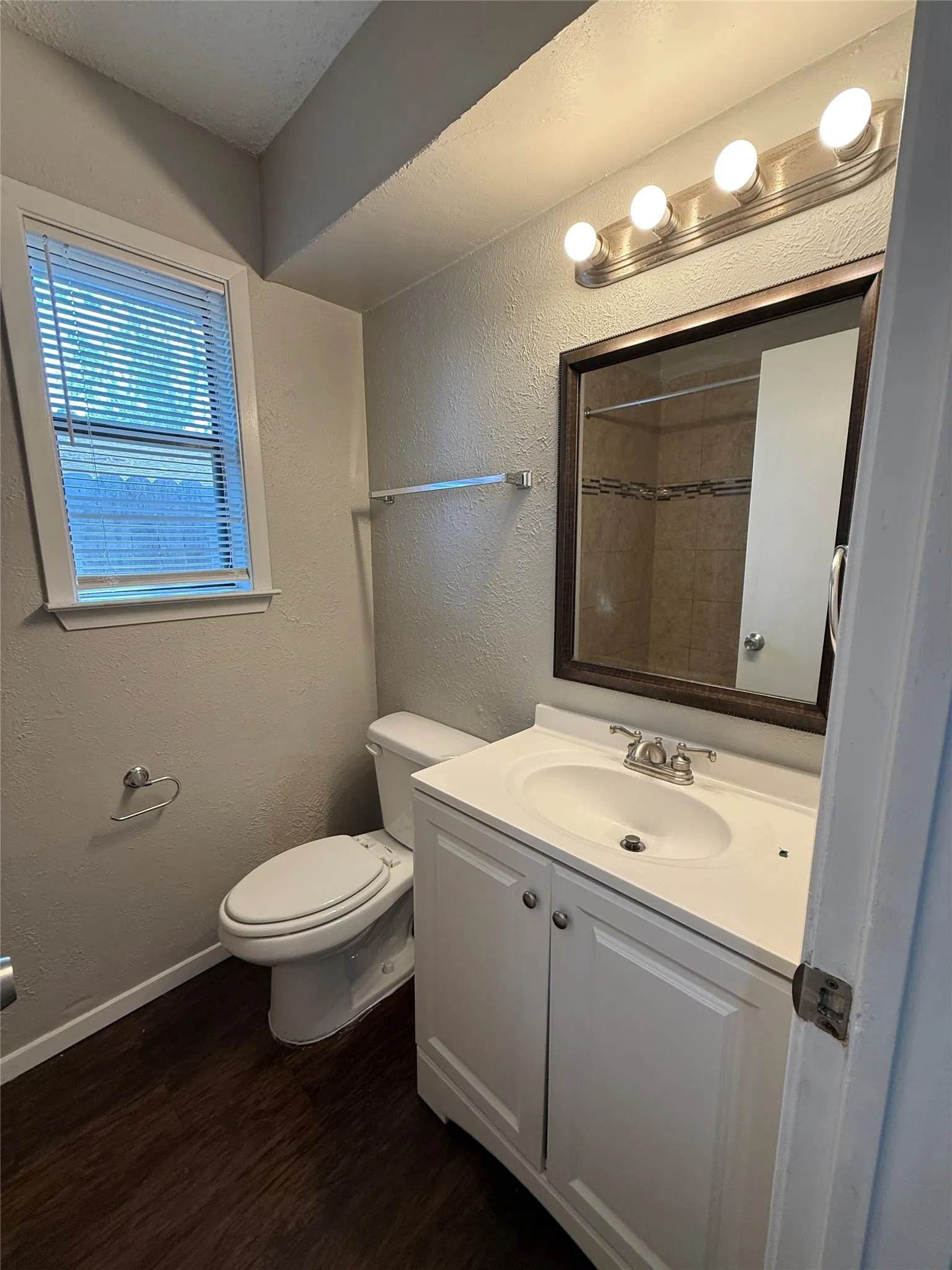 Single Family Residence For Rent in Dallas County , 1407 La Fonda Drive, Seagoville, Texas 75159, 3 Bedroom, 2 Bathroom, 2 Garage spaces, 1,176 Sqft, built in 1979, mls#21392999, Real Estate Agent in Seagoville, Homes For Rent in Dallas county, Homes For Rent in Seagoville, Realtor in Seagoville Texas, Real Estate Brokerage Independent Realty Texas, Luminita Cordes Realtor