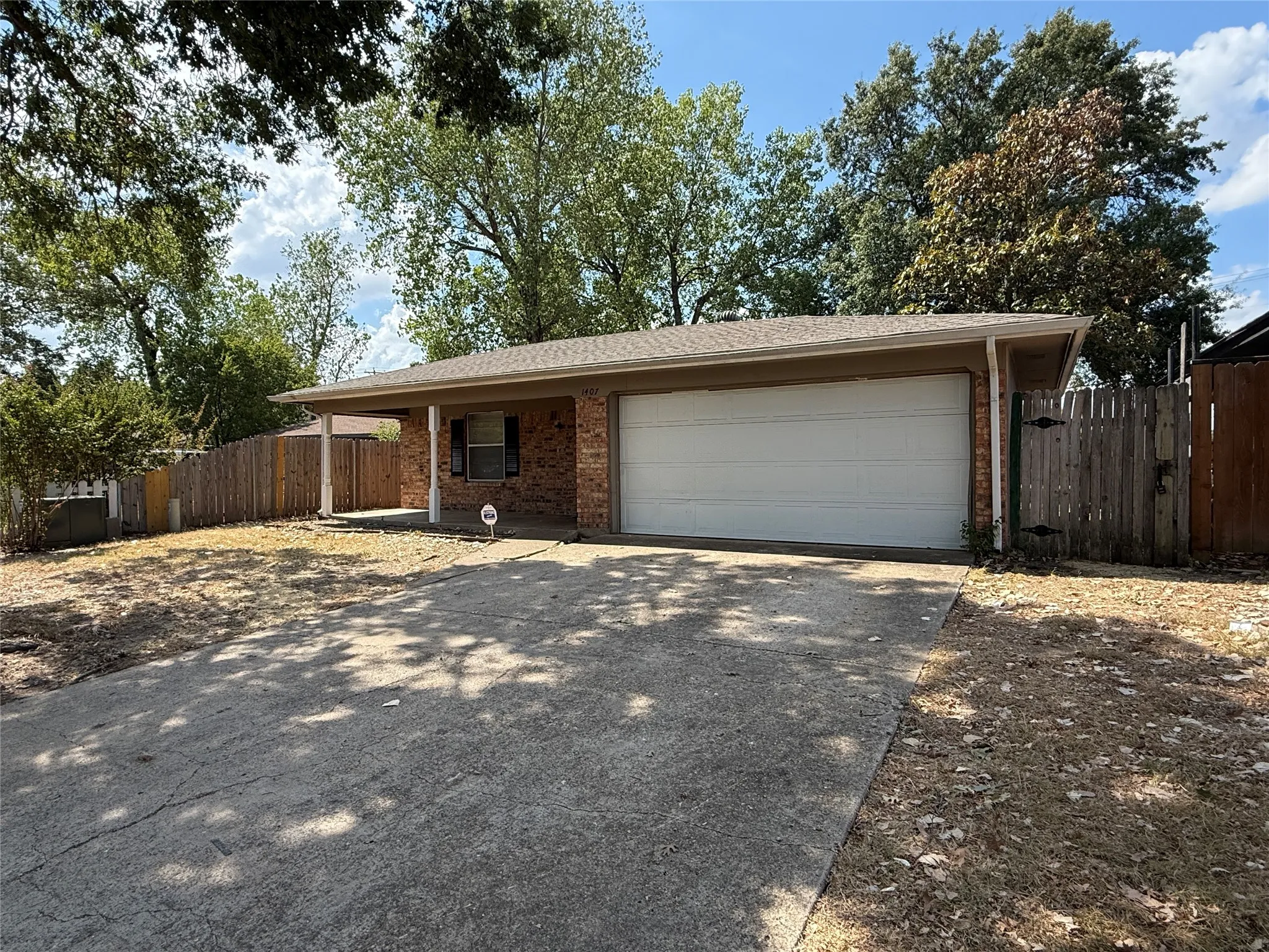 Single Family Residence For Rent in Dallas County , 1407 La Fonda Drive, Seagoville, Texas 75159, 3 Bedroom, 2 Bathroom, 2 Garage spaces, 1,176 Sqft, built in 1979, mls#21392999, Real Estate Agent in Seagoville, Homes For Rent in Dallas county, Homes For Rent in Seagoville, Realtor in Seagoville Texas, Real Estate Brokerage Independent Realty Texas, Luminita Cordes Realtor
