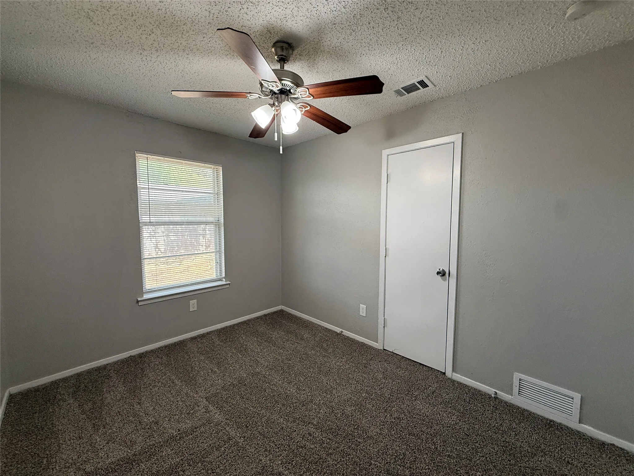 Single Family Residence For Rent in Dallas County , 1407 La Fonda Drive, Seagoville, Texas 75159, 3 Bedroom, 2 Bathroom, 2 Garage spaces, 1,176 Sqft, built in 1979, mls#21392999, Real Estate Agent in Seagoville, Homes For Rent in Dallas county, Homes For Rent in Seagoville, Realtor in Seagoville Texas, Real Estate Brokerage Independent Realty Texas, Luminita Cordes Realtor
