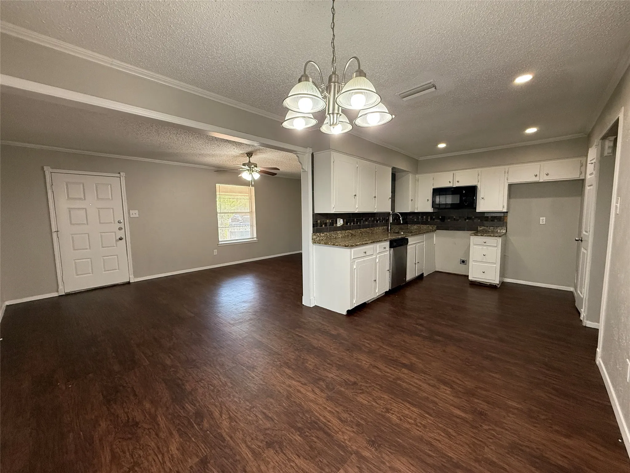 Single Family Residence For Rent in Dallas County , 1407 La Fonda Drive, Seagoville, Texas 75159, 3 Bedroom, 2 Bathroom, 2 Garage spaces, 1,176 Sqft, built in 1979, mls#21392999, Real Estate Agent in Seagoville, Homes For Rent in Dallas county, Homes For Rent in Seagoville, Realtor in Seagoville Texas, Real Estate Brokerage Independent Realty Texas, Luminita Cordes Realtor