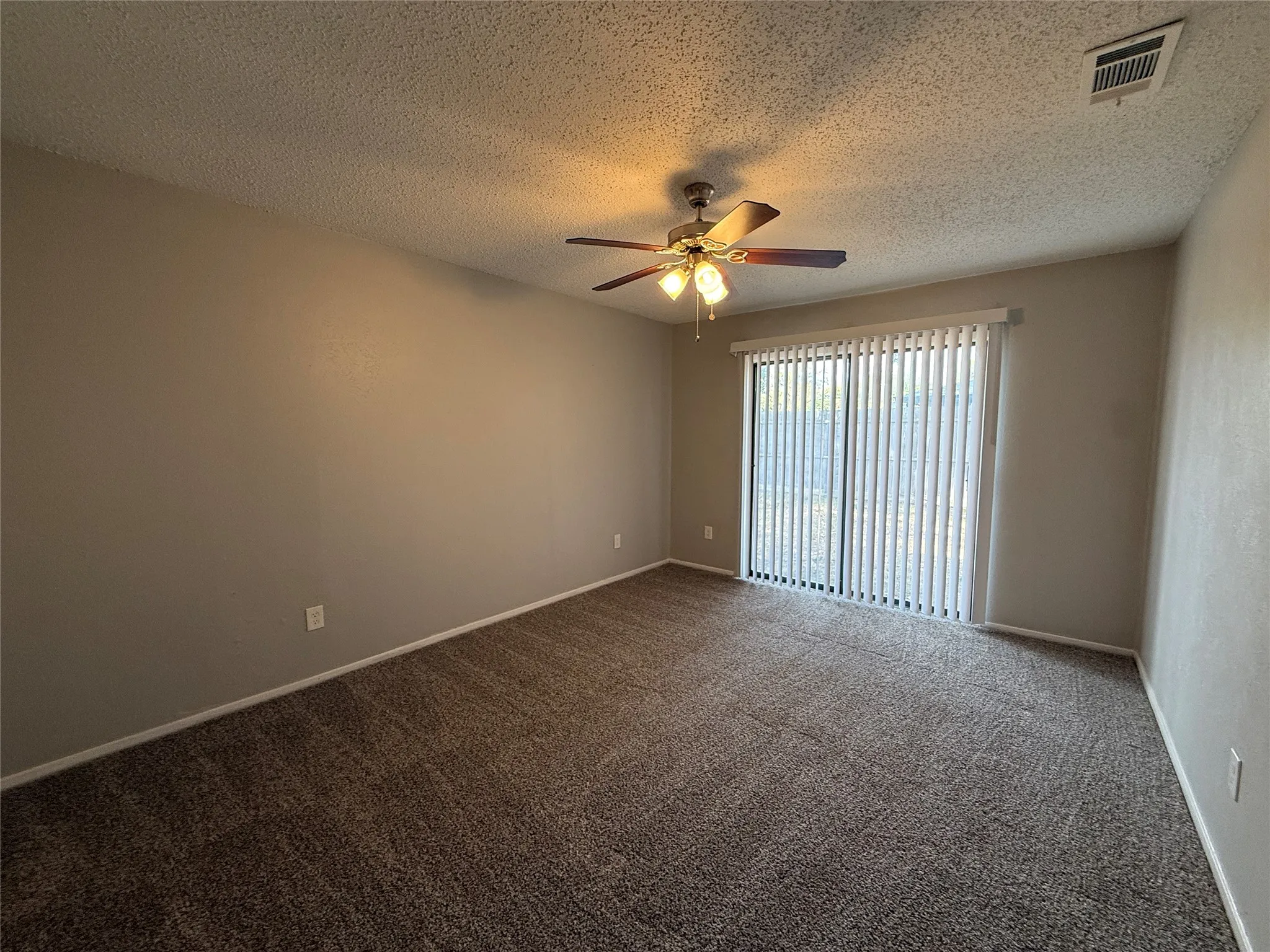 Single Family Residence For Rent in Dallas County , 1407 La Fonda Drive, Seagoville, Texas 75159, 3 Bedroom, 2 Bathroom, 2 Garage spaces, 1,176 Sqft, built in 1979, mls#21392999, Real Estate Agent in Seagoville, Homes For Rent in Dallas county, Homes For Rent in Seagoville, Realtor in Seagoville Texas, Real Estate Brokerage Independent Realty Texas, Luminita Cordes Realtor
