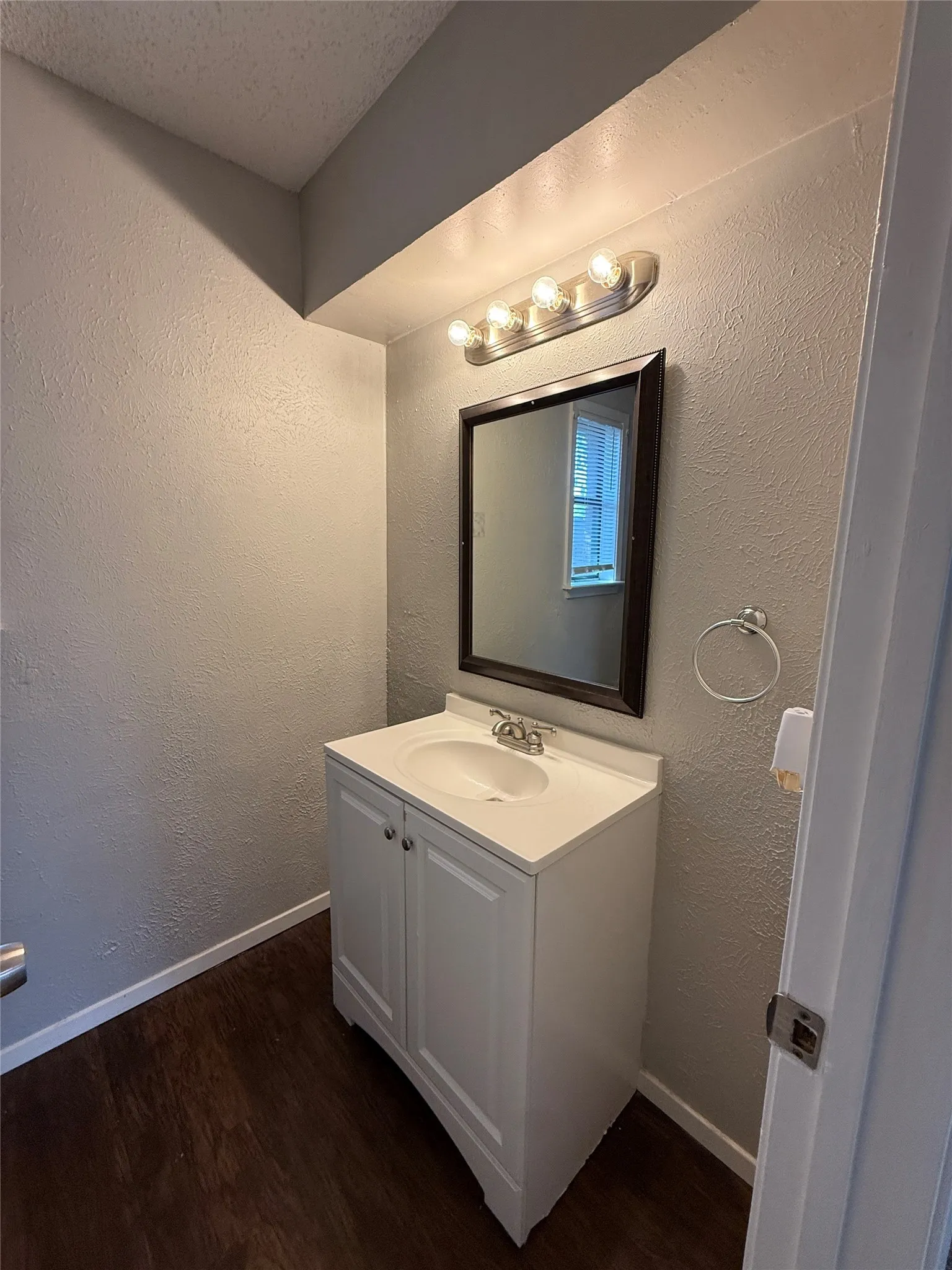 Single Family Residence For Rent in Dallas County , 1407 La Fonda Drive, Seagoville, Texas 75159, 3 Bedroom, 2 Bathroom, 2 Garage spaces, 1,176 Sqft, built in 1979, mls#21392999, Real Estate Agent in Seagoville, Homes For Rent in Dallas county, Homes For Rent in Seagoville, Realtor in Seagoville Texas, Real Estate Brokerage Independent Realty Texas, Luminita Cordes Realtor