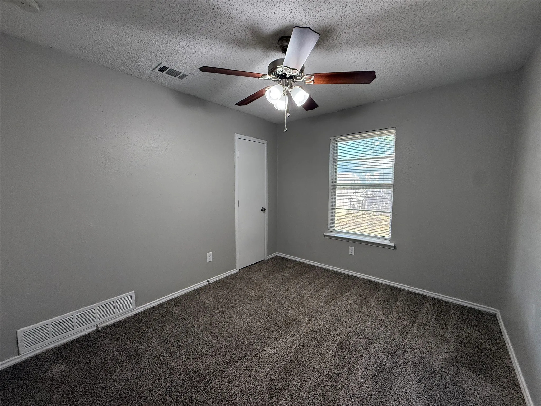 Single Family Residence For Rent in Dallas County , 1407 La Fonda Drive, Seagoville, Texas 75159, 3 Bedroom, 2 Bathroom, 2 Garage spaces, 1,176 Sqft, built in 1979, mls#21392999, Real Estate Agent in Seagoville, Homes For Rent in Dallas county, Homes For Rent in Seagoville, Realtor in Seagoville Texas, Real Estate Brokerage Independent Realty Texas, Luminita Cordes Realtor