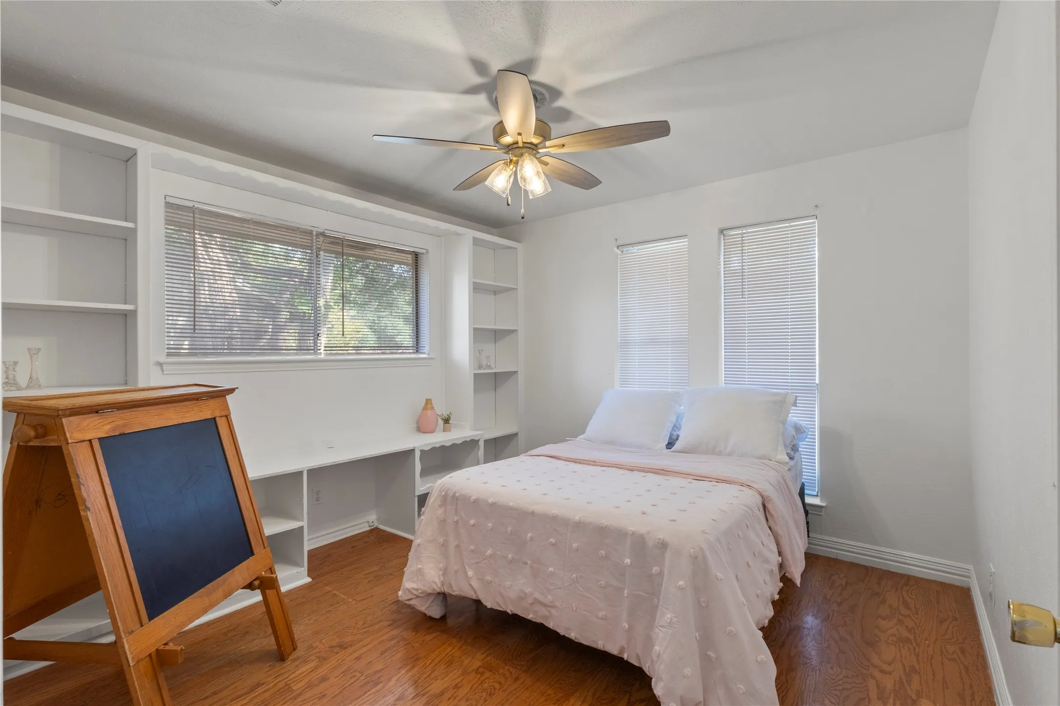 Single Family Residence For Sale in Dallas County , 607 Parkwood Circle, Duncanville, Texas 75116, 4 Bedroom, 3 Bathroom, 2 Garage spaces, 2,324 Sqft, built in 1971, mls#21393003, Real Estate Agent in Duncanville, Homes For Sale in Dallas county, Homes For Sale in Duncanville, Realtor in Duncanville Texas, Real Estate Brokerage Independent Realty Texas, Luminita Cordes Realtor