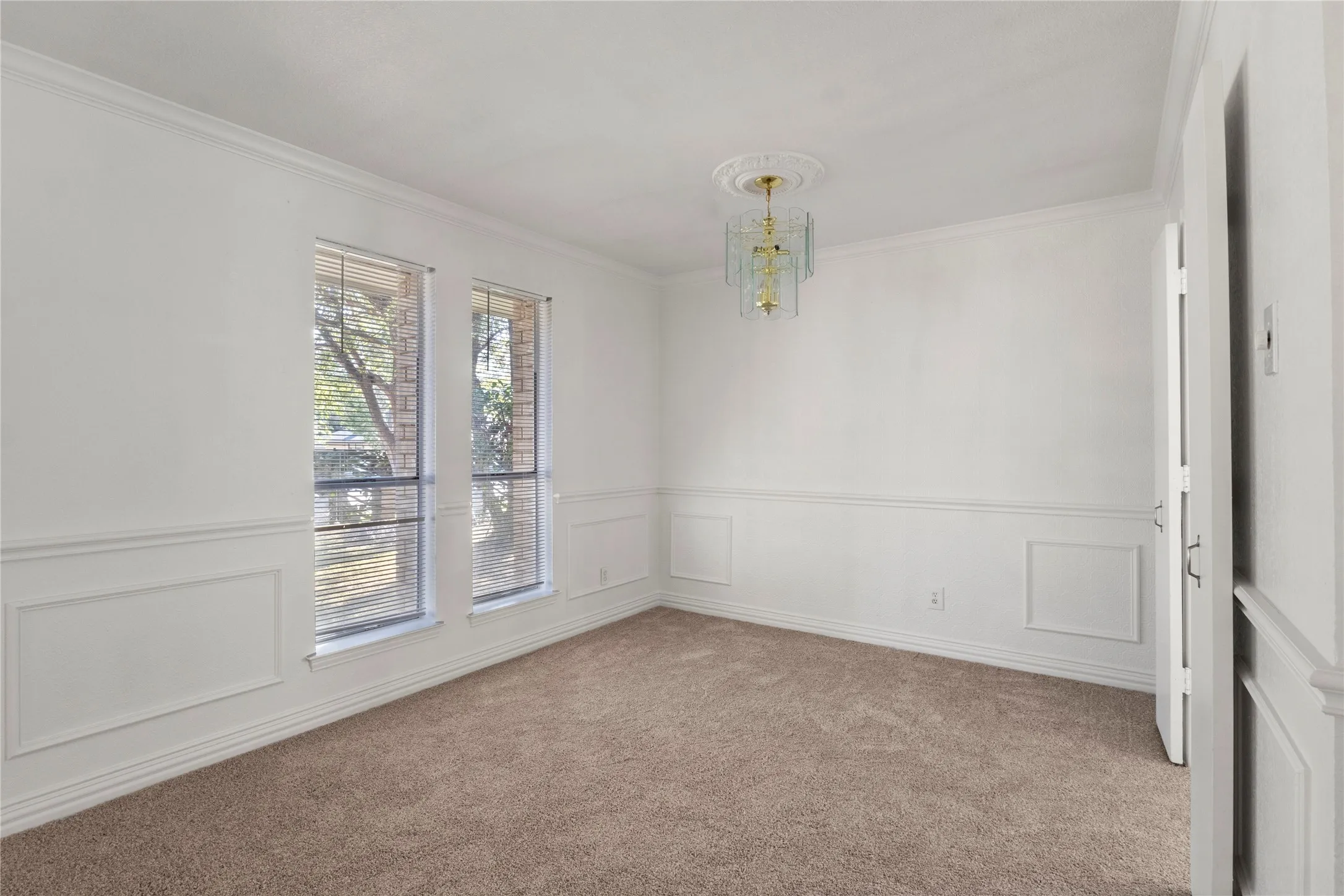 Single Family Residence For Sale in Dallas County , 607 Parkwood Circle, Duncanville, Texas 75116, 4 Bedroom, 3 Bathroom, 2 Garage spaces, 2,324 Sqft, built in 1971, mls#21393003, Real Estate Agent in Duncanville, Homes For Sale in Dallas county, Homes For Sale in Duncanville, Realtor in Duncanville Texas, Real Estate Brokerage Independent Realty Texas, Luminita Cordes Realtor