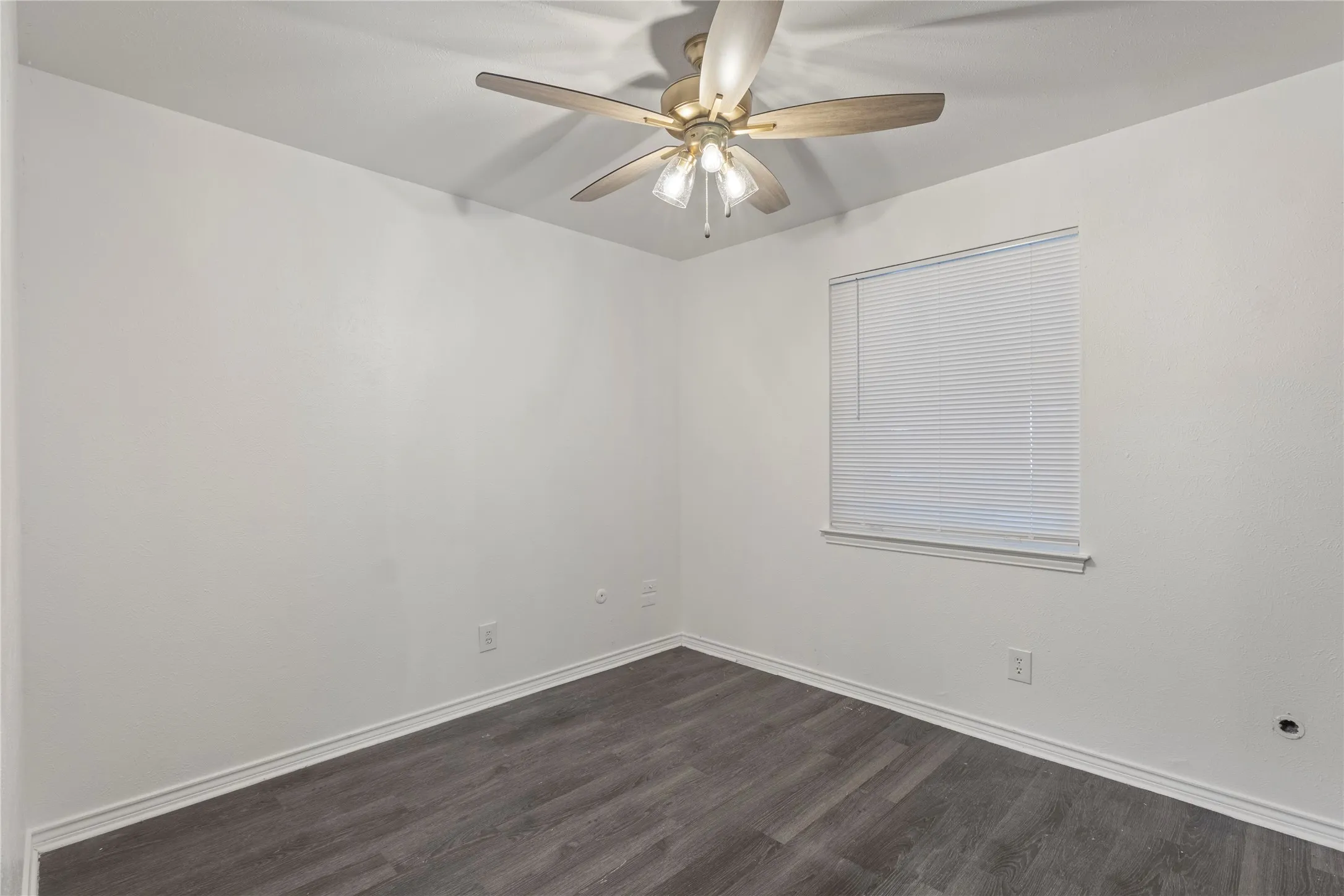 Single Family Residence For Sale in Dallas County , 607 Parkwood Circle, Duncanville, Texas 75116, 4 Bedroom, 3 Bathroom, 2 Garage spaces, 2,324 Sqft, built in 1971, mls#21393003, Real Estate Agent in Duncanville, Homes For Sale in Dallas county, Homes For Sale in Duncanville, Realtor in Duncanville Texas, Real Estate Brokerage Independent Realty Texas, Luminita Cordes Realtor