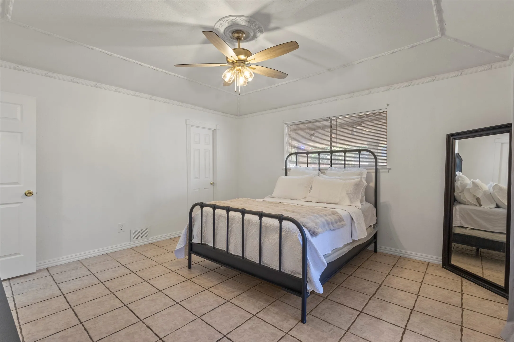 Single Family Residence For Sale in Dallas County , 607 Parkwood Circle, Duncanville, Texas 75116, 4 Bedroom, 3 Bathroom, 2 Garage spaces, 2,324 Sqft, built in 1971, mls#21393003, Real Estate Agent in Duncanville, Homes For Sale in Dallas county, Homes For Sale in Duncanville, Realtor in Duncanville Texas, Real Estate Brokerage Independent Realty Texas, Luminita Cordes Realtor