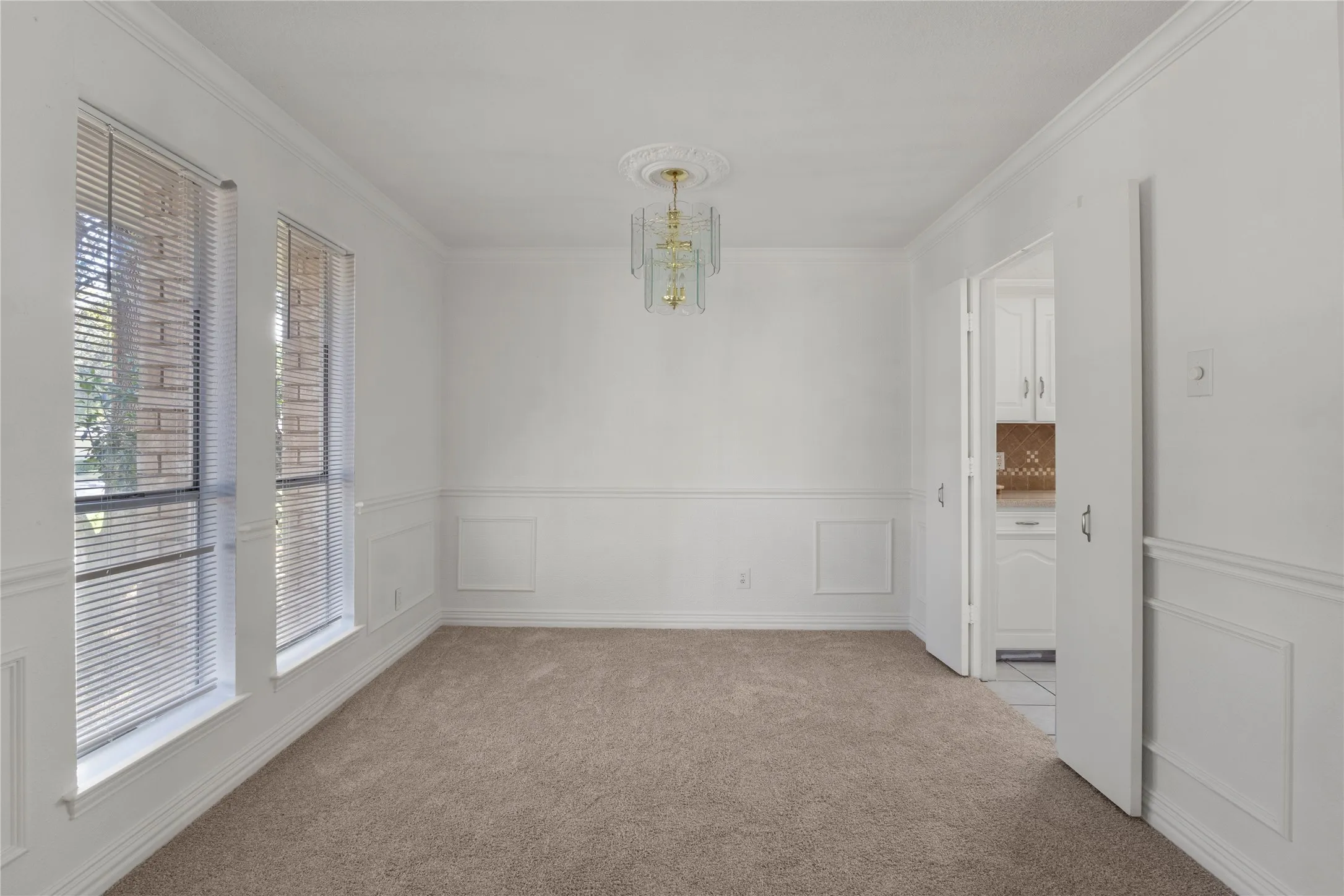 Single Family Residence For Sale in Dallas County , 607 Parkwood Circle, Duncanville, Texas 75116, 4 Bedroom, 3 Bathroom, 2 Garage spaces, 2,324 Sqft, built in 1971, mls#21393003, Real Estate Agent in Duncanville, Homes For Sale in Dallas county, Homes For Sale in Duncanville, Realtor in Duncanville Texas, Real Estate Brokerage Independent Realty Texas, Luminita Cordes Realtor
