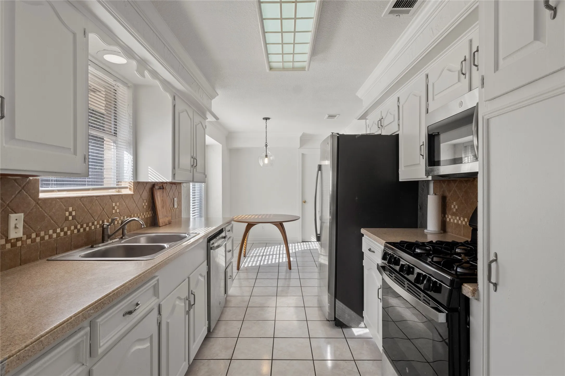 Single Family Residence For Sale in Dallas County , 607 Parkwood Circle, Duncanville, Texas 75116, 4 Bedroom, 3 Bathroom, 2 Garage spaces, 2,324 Sqft, built in 1971, mls#21393003, Real Estate Agent in Duncanville, Homes For Sale in Dallas county, Homes For Sale in Duncanville, Realtor in Duncanville Texas, Real Estate Brokerage Independent Realty Texas, Luminita Cordes Realtor