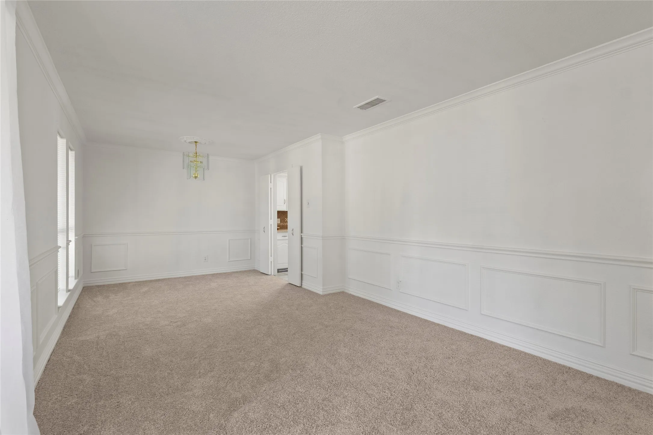 Single Family Residence For Sale in Dallas County , 607 Parkwood Circle, Duncanville, Texas 75116, 4 Bedroom, 3 Bathroom, 2 Garage spaces, 2,324 Sqft, built in 1971, mls#21393003, Real Estate Agent in Duncanville, Homes For Sale in Dallas county, Homes For Sale in Duncanville, Realtor in Duncanville Texas, Real Estate Brokerage Independent Realty Texas, Luminita Cordes Realtor