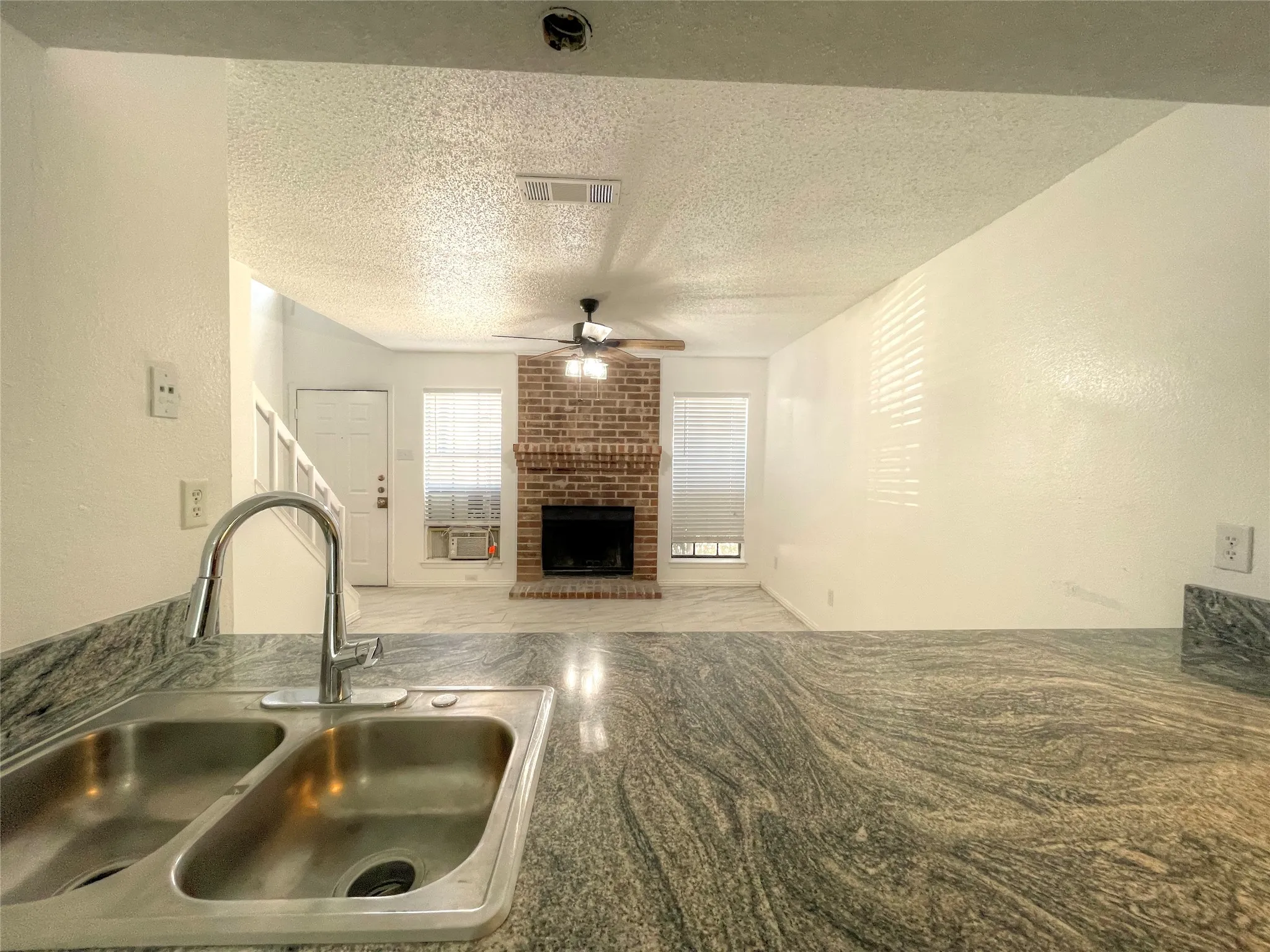 Townhouse For Rent in Tarrant County , 1032 Mckinley Street B, Benbrook, Texas 76126, 2 Bedroom, 2 Bathroom, Garage spaces, 4,320 Sqft, built in 1979, mls#21393004, Real Estate Agent in Benbrook, Homes For Rent in Tarrant county, Homes For Rent in Benbrook, Realtor in Benbrook Texas, Real Estate Brokerage Independent Realty Texas, Luminita Cordes Realtor