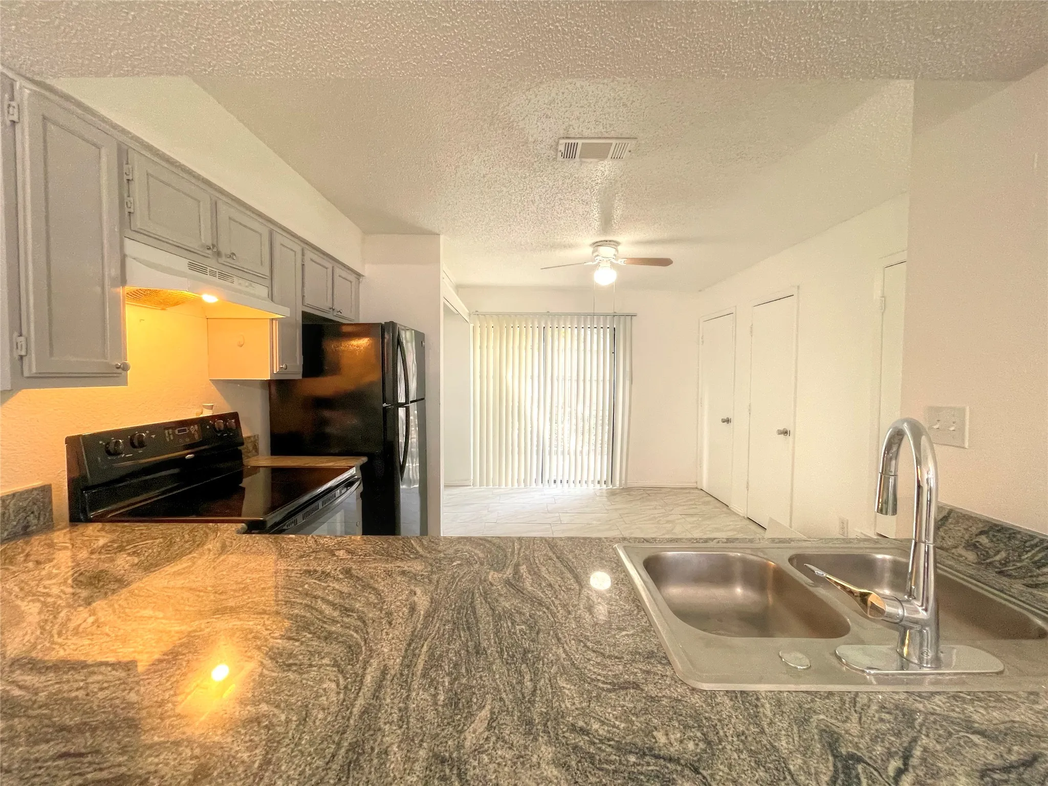Townhouse For Rent in Tarrant County , 1032 Mckinley Street B, Benbrook, Texas 76126, 2 Bedroom, 2 Bathroom, Garage spaces, 4,320 Sqft, built in 1979, mls#21393004, Real Estate Agent in Benbrook, Homes For Rent in Tarrant county, Homes For Rent in Benbrook, Realtor in Benbrook Texas, Real Estate Brokerage Independent Realty Texas, Luminita Cordes Realtor