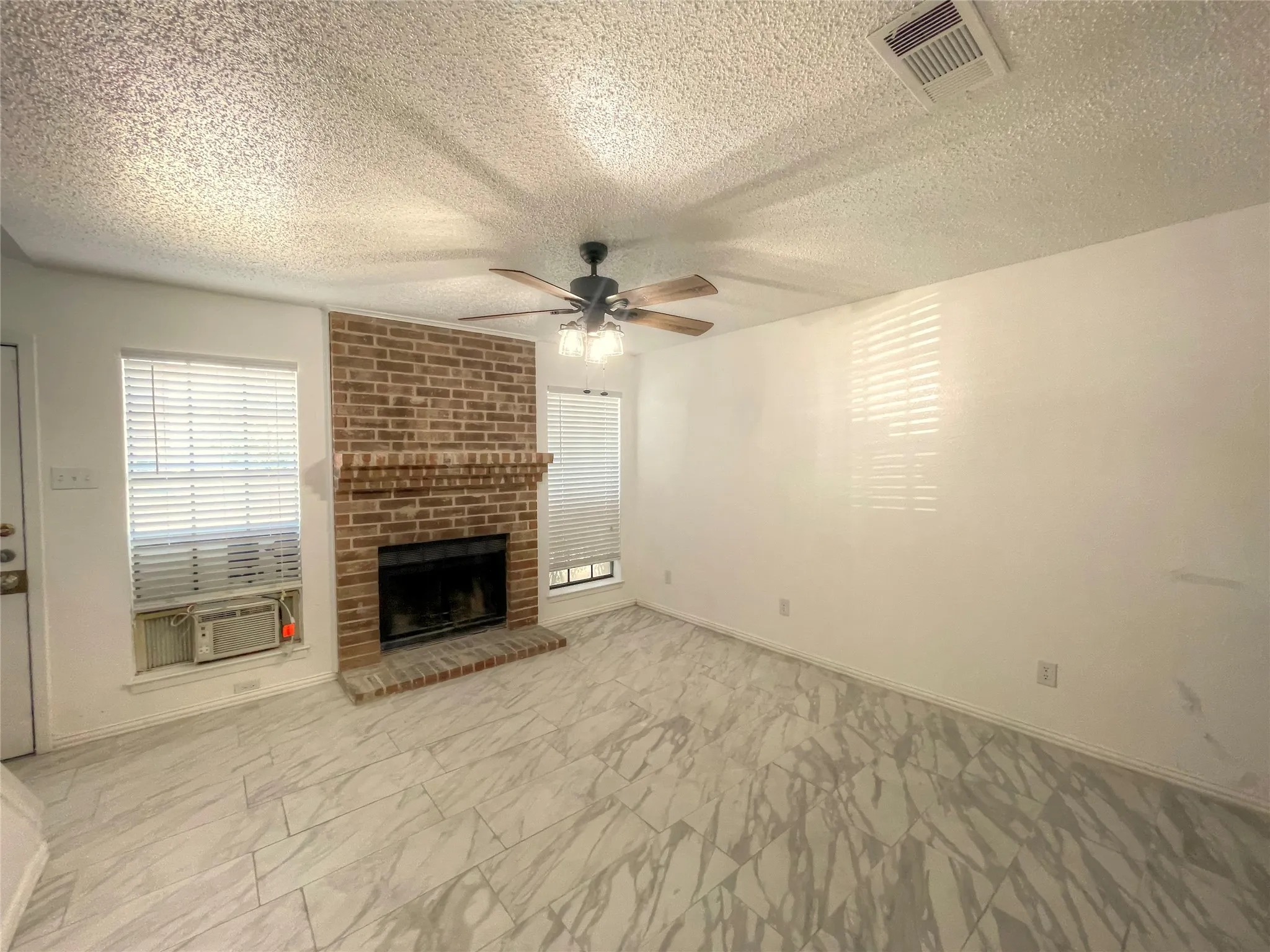 Townhouse For Rent in Tarrant County , 1032 Mckinley Street B, Benbrook, Texas 76126, 2 Bedroom, 2 Bathroom, Garage spaces, 4,320 Sqft, built in 1979, mls#21393004, Real Estate Agent in Benbrook, Homes For Rent in Tarrant county, Homes For Rent in Benbrook, Realtor in Benbrook Texas, Real Estate Brokerage Independent Realty Texas, Luminita Cordes Realtor