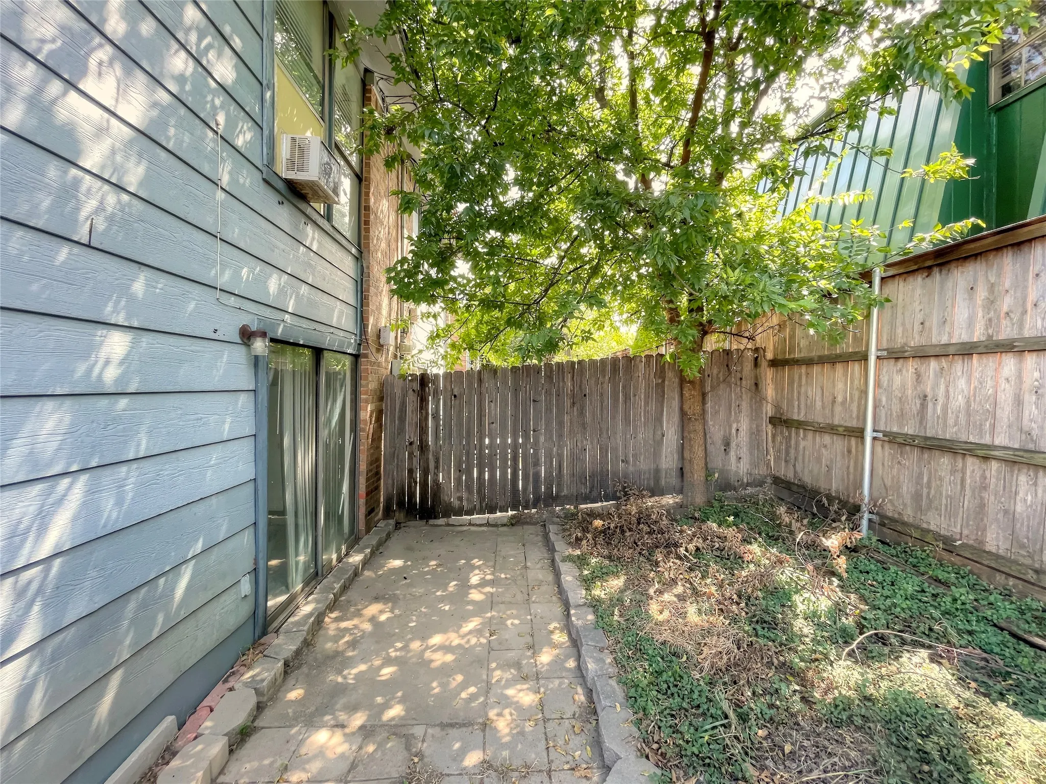 Townhouse For Rent in Tarrant County , 1032 Mckinley Street B, Benbrook, Texas 76126, 2 Bedroom, 2 Bathroom, Garage spaces, 4,320 Sqft, built in 1979, mls#21393004, Real Estate Agent in Benbrook, Homes For Rent in Tarrant county, Homes For Rent in Benbrook, Realtor in Benbrook Texas, Real Estate Brokerage Independent Realty Texas, Luminita Cordes Realtor