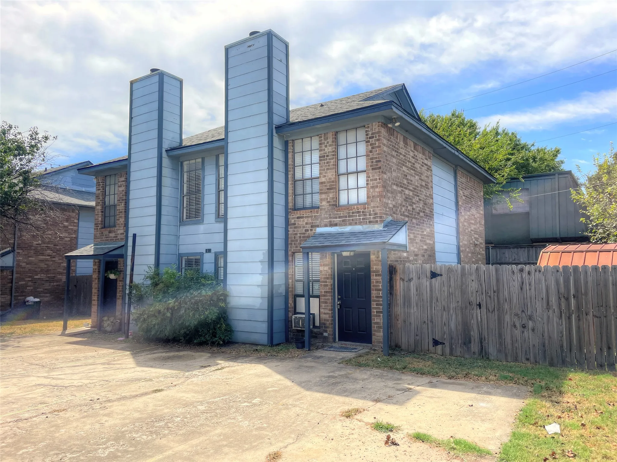 Townhouse For Rent in Tarrant County , 1032 Mckinley Street B, Benbrook, Texas 76126, 2 Bedroom, 2 Bathroom, Garage spaces, 4,320 Sqft, built in 1979, mls#21393004, Real Estate Agent in Benbrook, Homes For Rent in Tarrant county, Homes For Rent in Benbrook, Realtor in Benbrook Texas, Real Estate Brokerage Independent Realty Texas, Luminita Cordes Realtor