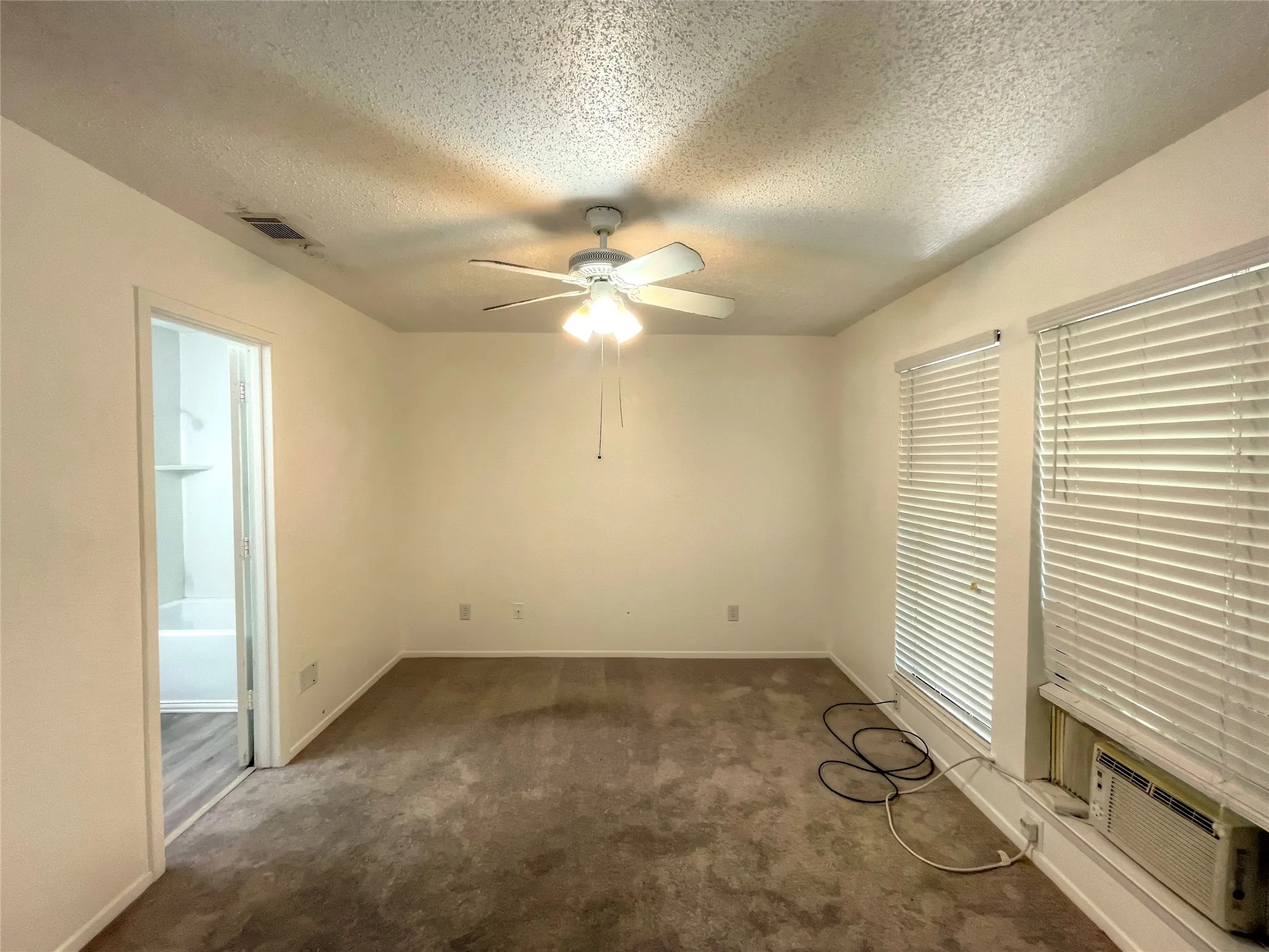 Townhouse For Rent in Tarrant County , 1032 Mckinley Street B, Benbrook, Texas 76126, 2 Bedroom, 2 Bathroom, Garage spaces, 4,320 Sqft, built in 1979, mls#21393004, Real Estate Agent in Benbrook, Homes For Rent in Tarrant county, Homes For Rent in Benbrook, Realtor in Benbrook Texas, Real Estate Brokerage Independent Realty Texas, Luminita Cordes Realtor
