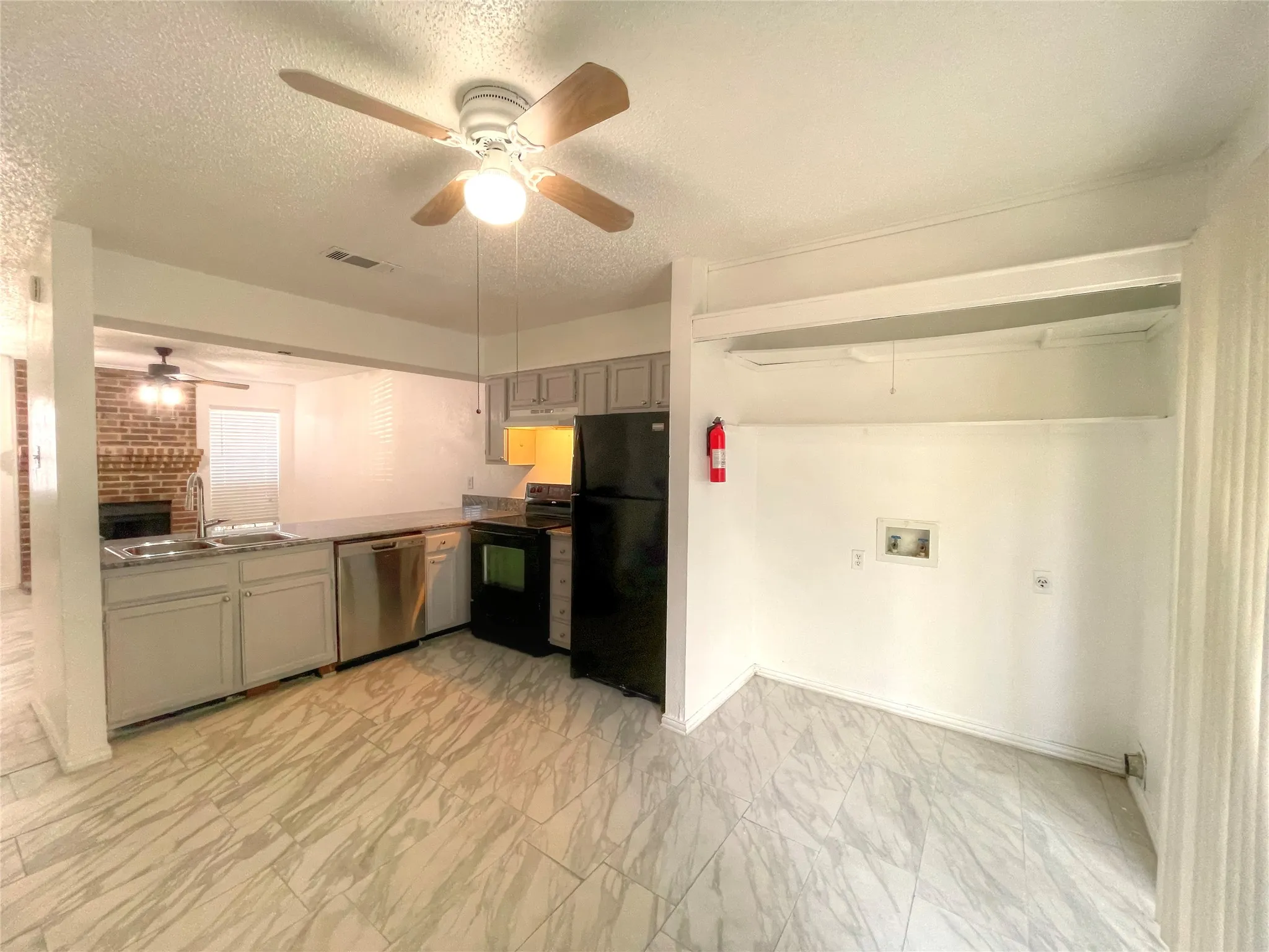 Townhouse For Rent in Tarrant County , 1032 Mckinley Street B, Benbrook, Texas 76126, 2 Bedroom, 2 Bathroom, Garage spaces, 4,320 Sqft, built in 1979, mls#21393004, Real Estate Agent in Benbrook, Homes For Rent in Tarrant county, Homes For Rent in Benbrook, Realtor in Benbrook Texas, Real Estate Brokerage Independent Realty Texas, Luminita Cordes Realtor