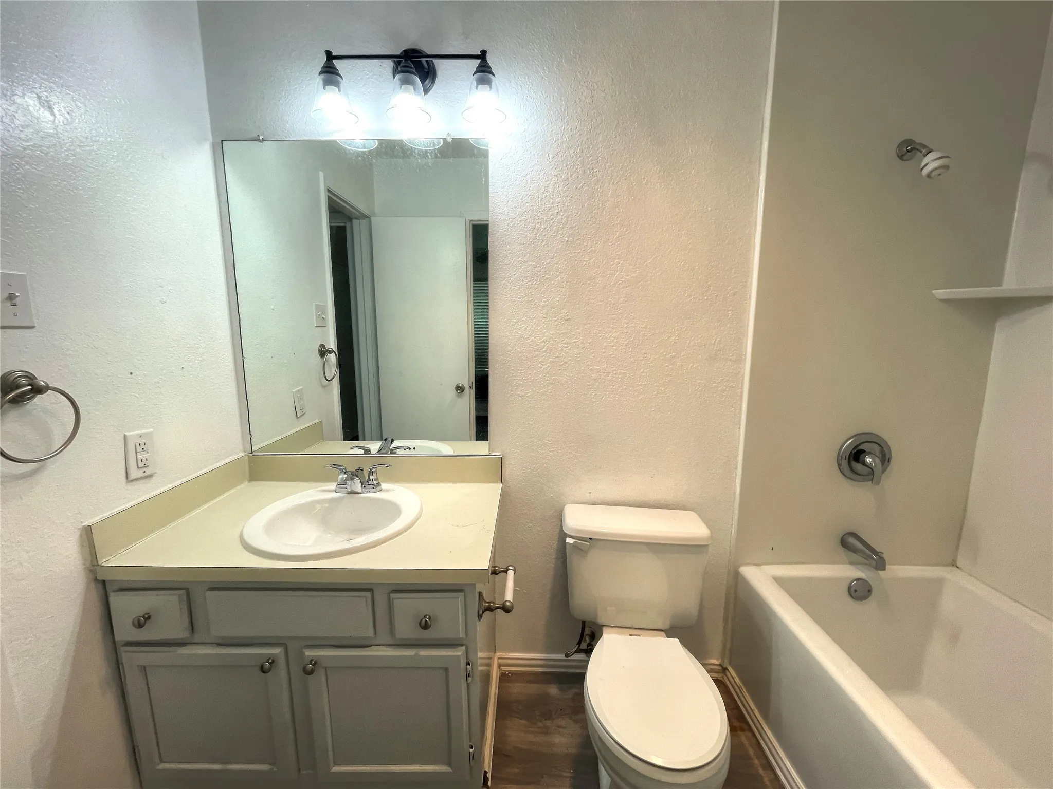 Townhouse For Rent in Tarrant County , 1032 Mckinley Street B, Benbrook, Texas 76126, 2 Bedroom, 2 Bathroom, Garage spaces, 4,320 Sqft, built in 1979, mls#21393004, Real Estate Agent in Benbrook, Homes For Rent in Tarrant county, Homes For Rent in Benbrook, Realtor in Benbrook Texas, Real Estate Brokerage Independent Realty Texas, Luminita Cordes Realtor