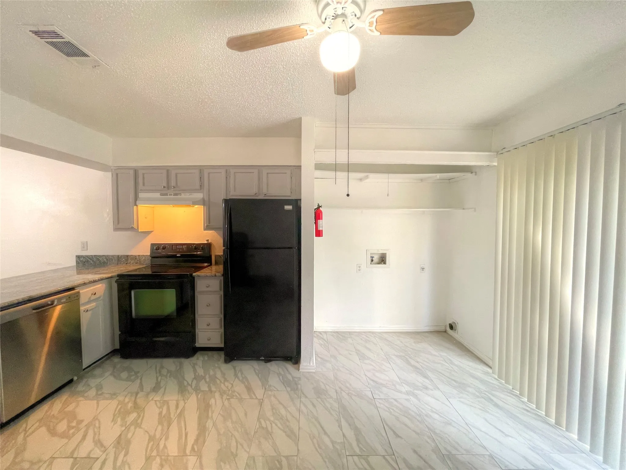 Townhouse For Rent in Tarrant County , 1032 Mckinley Street B, Benbrook, Texas 76126, 2 Bedroom, 2 Bathroom, Garage spaces, 4,320 Sqft, built in 1979, mls#21393004, Real Estate Agent in Benbrook, Homes For Rent in Tarrant county, Homes For Rent in Benbrook, Realtor in Benbrook Texas, Real Estate Brokerage Independent Realty Texas, Luminita Cordes Realtor