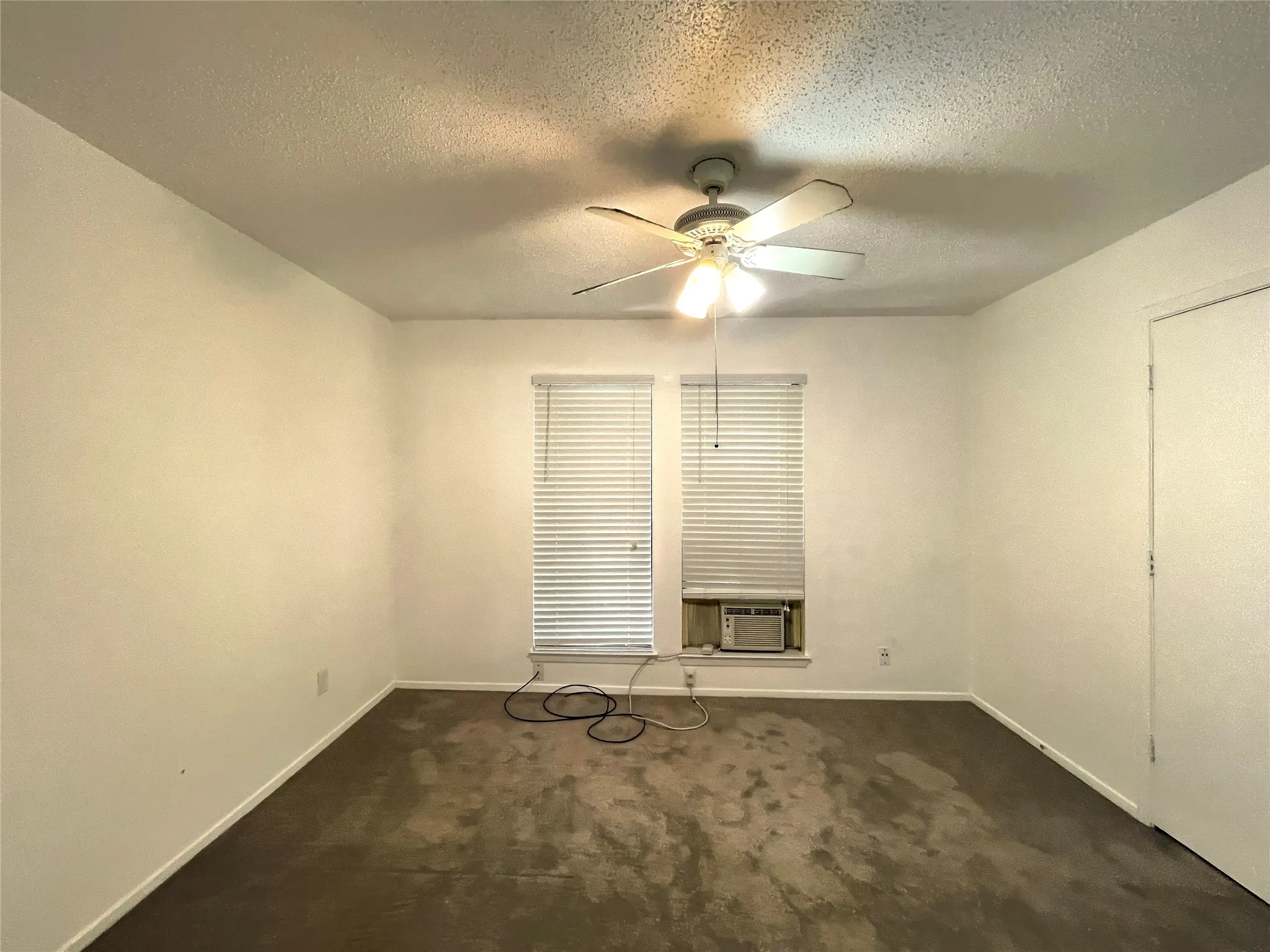 Townhouse For Rent in Tarrant County , 1032 Mckinley Street B, Benbrook, Texas 76126, 2 Bedroom, 2 Bathroom, Garage spaces, 4,320 Sqft, built in 1979, mls#21393004, Real Estate Agent in Benbrook, Homes For Rent in Tarrant county, Homes For Rent in Benbrook, Realtor in Benbrook Texas, Real Estate Brokerage Independent Realty Texas, Luminita Cordes Realtor