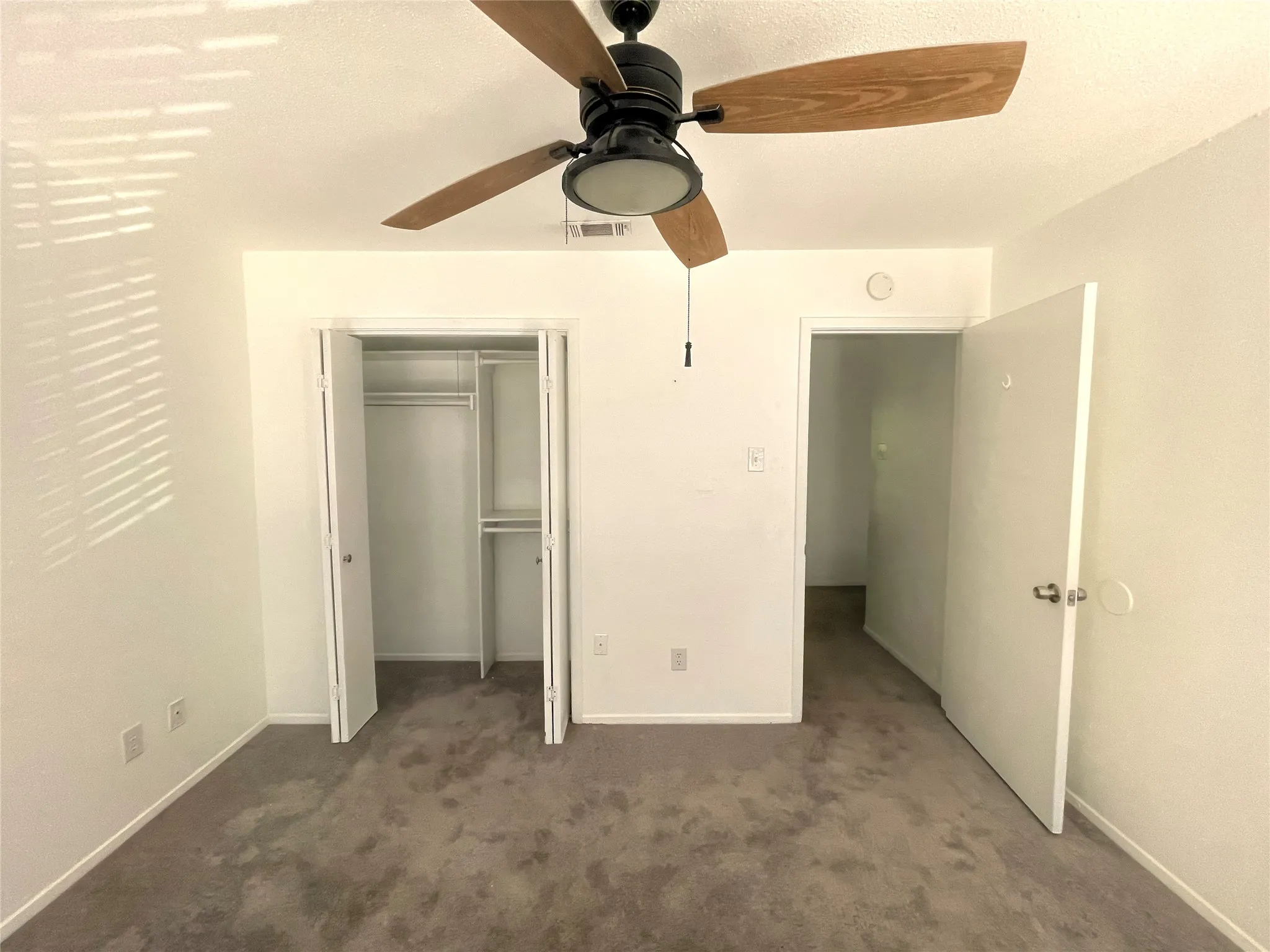 Townhouse For Rent in Tarrant County , 1032 Mckinley Street B, Benbrook, Texas 76126, 2 Bedroom, 2 Bathroom, Garage spaces, 4,320 Sqft, built in 1979, mls#21393004, Real Estate Agent in Benbrook, Homes For Rent in Tarrant county, Homes For Rent in Benbrook, Realtor in Benbrook Texas, Real Estate Brokerage Independent Realty Texas, Luminita Cordes Realtor