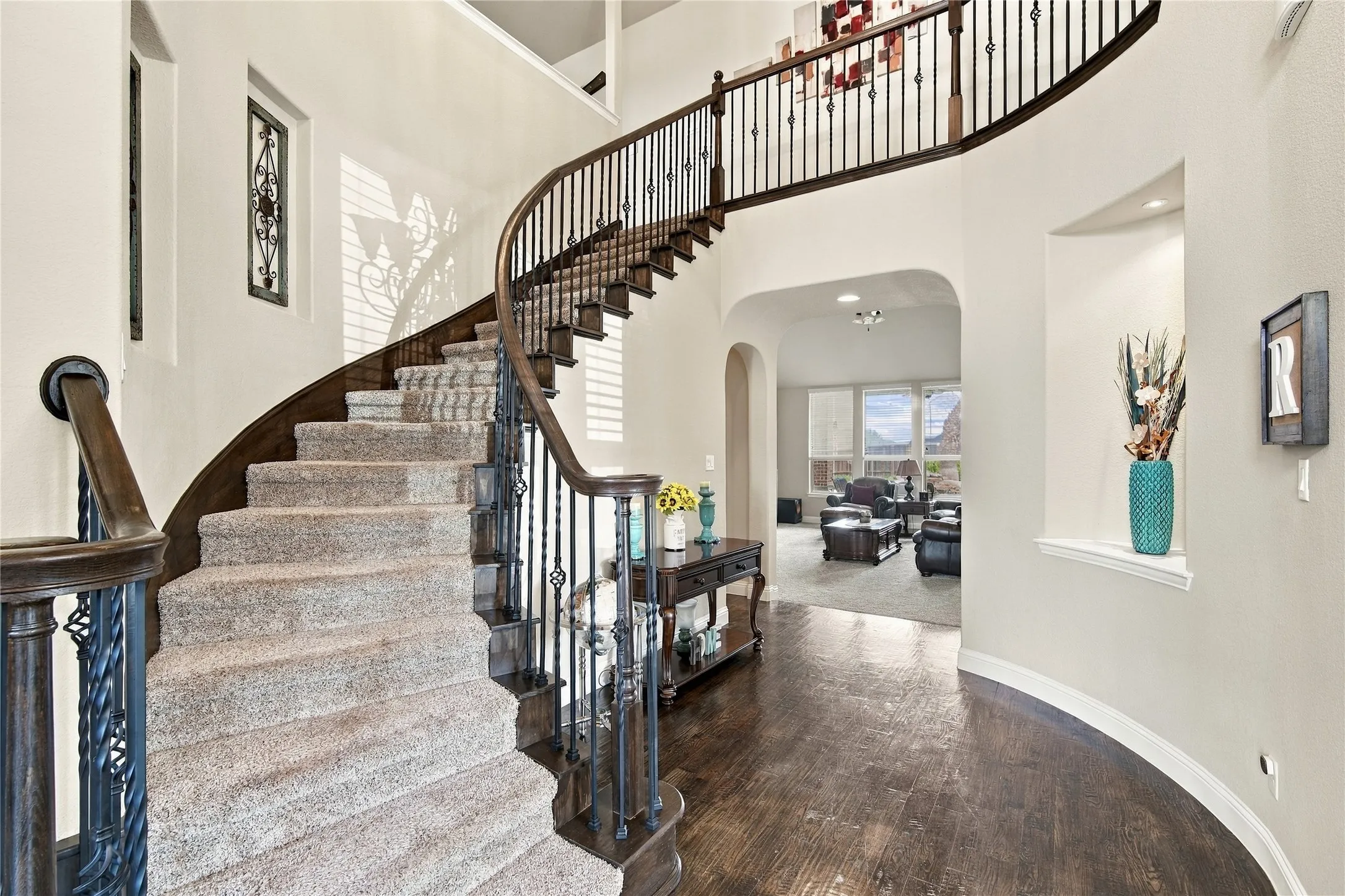 Single Family Residence For Sale in Ellis County , 113 Claremont Drive, Ovilla, Texas 75154, 4 Bedroom, 4 Bathroom, 2 Garage spaces, 3,893 Sqft, built in 2015, mls#21393005, Real Estate Agent in Ovilla, Homes For Sale in Ellis county, Homes For Sale in Ovilla, Realtor in Ovilla Texas, Real Estate Brokerage Independent Realty Texas, Luminita Cordes Realtor