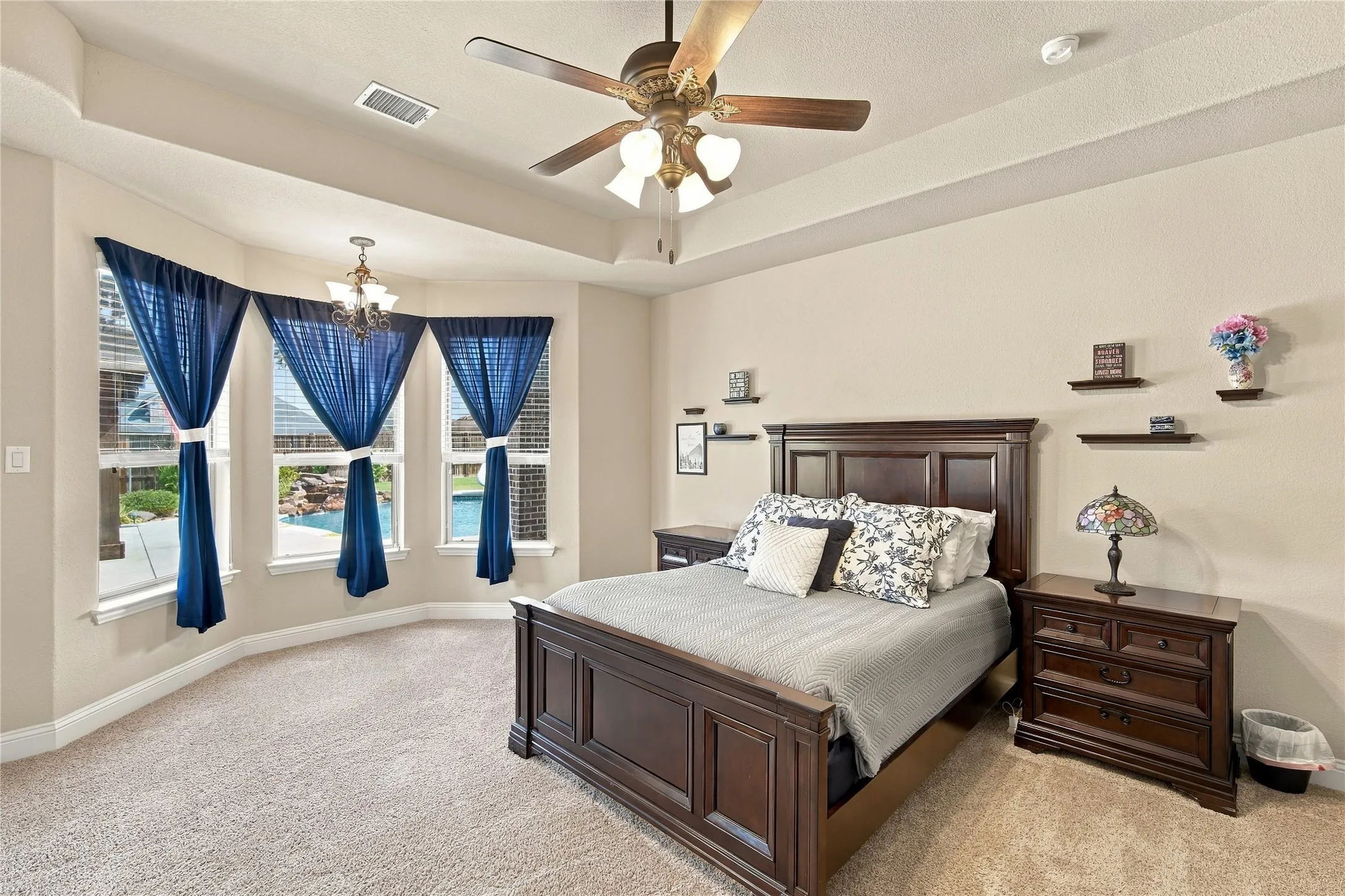 Single Family Residence For Sale in Ellis County , 113 Claremont Drive, Ovilla, Texas 75154, 4 Bedroom, 4 Bathroom, 2 Garage spaces, 3,893 Sqft, built in 2015, mls#21393005, Real Estate Agent in Ovilla, Homes For Sale in Ellis county, Homes For Sale in Ovilla, Realtor in Ovilla Texas, Real Estate Brokerage Independent Realty Texas, Luminita Cordes Realtor