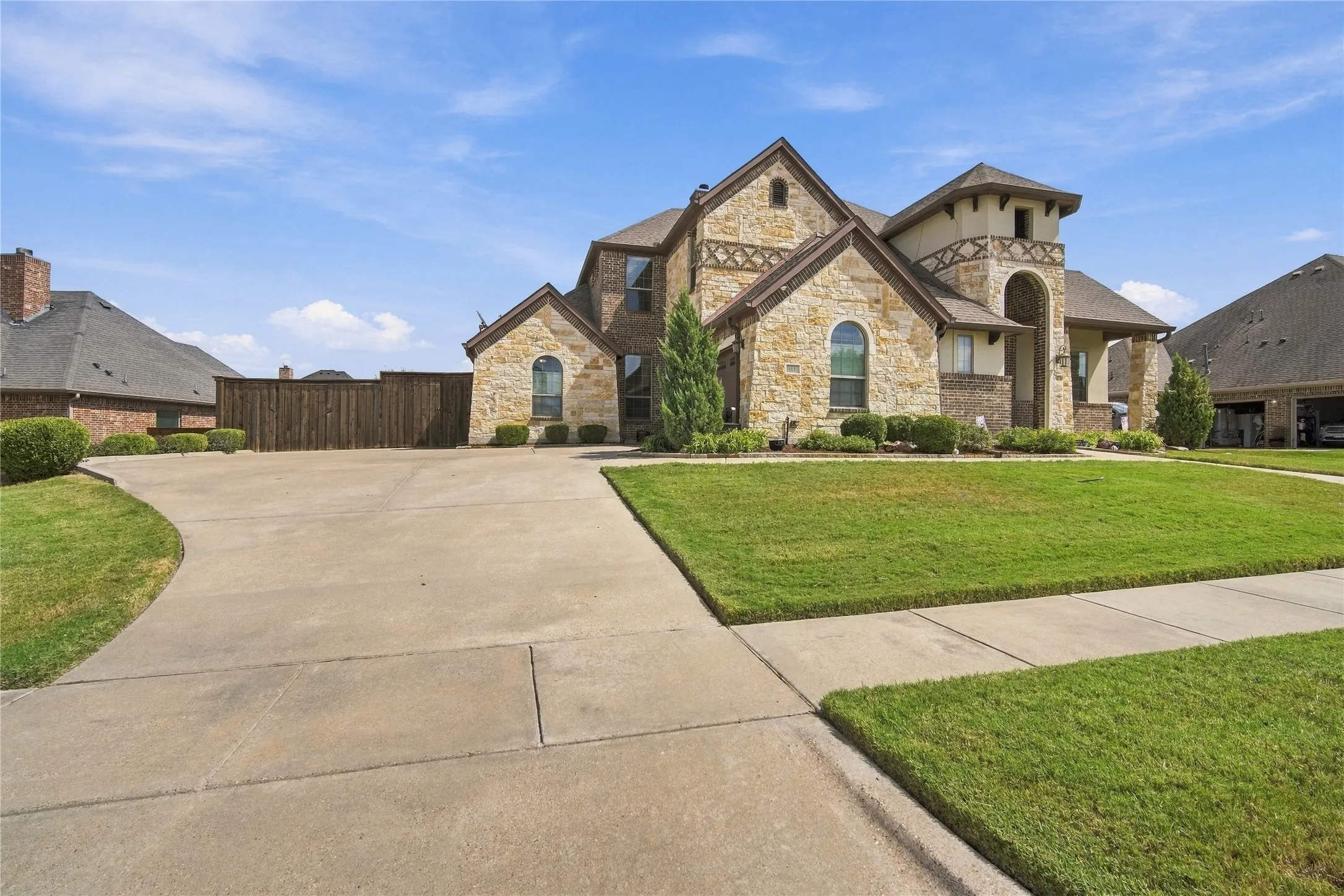 Single Family Residence For Sale in Ellis County , 113 Claremont Drive, Ovilla, Texas 75154, 4 Bedroom, 4 Bathroom, 2 Garage spaces, 3,893 Sqft, built in 2015, mls#21393005, Real Estate Agent in Ovilla, Homes For Sale in Ellis county, Homes For Sale in Ovilla, Realtor in Ovilla Texas, Real Estate Brokerage Independent Realty Texas, Luminita Cordes Realtor