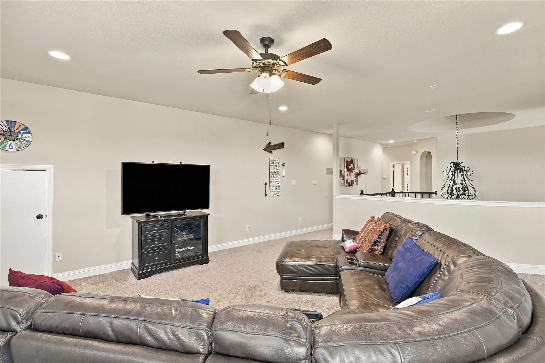 Single Family Residence For Sale in Ellis County , 113 Claremont Drive, Ovilla, Texas 75154, 4 Bedroom, 4 Bathroom, 2 Garage spaces, 3,893 Sqft, built in 2015, mls#21393005, Real Estate Agent in Ovilla, Homes For Sale in Ellis county, Homes For Sale in Ovilla, Realtor in Ovilla Texas, Real Estate Brokerage Independent Realty Texas, Luminita Cordes Realtor