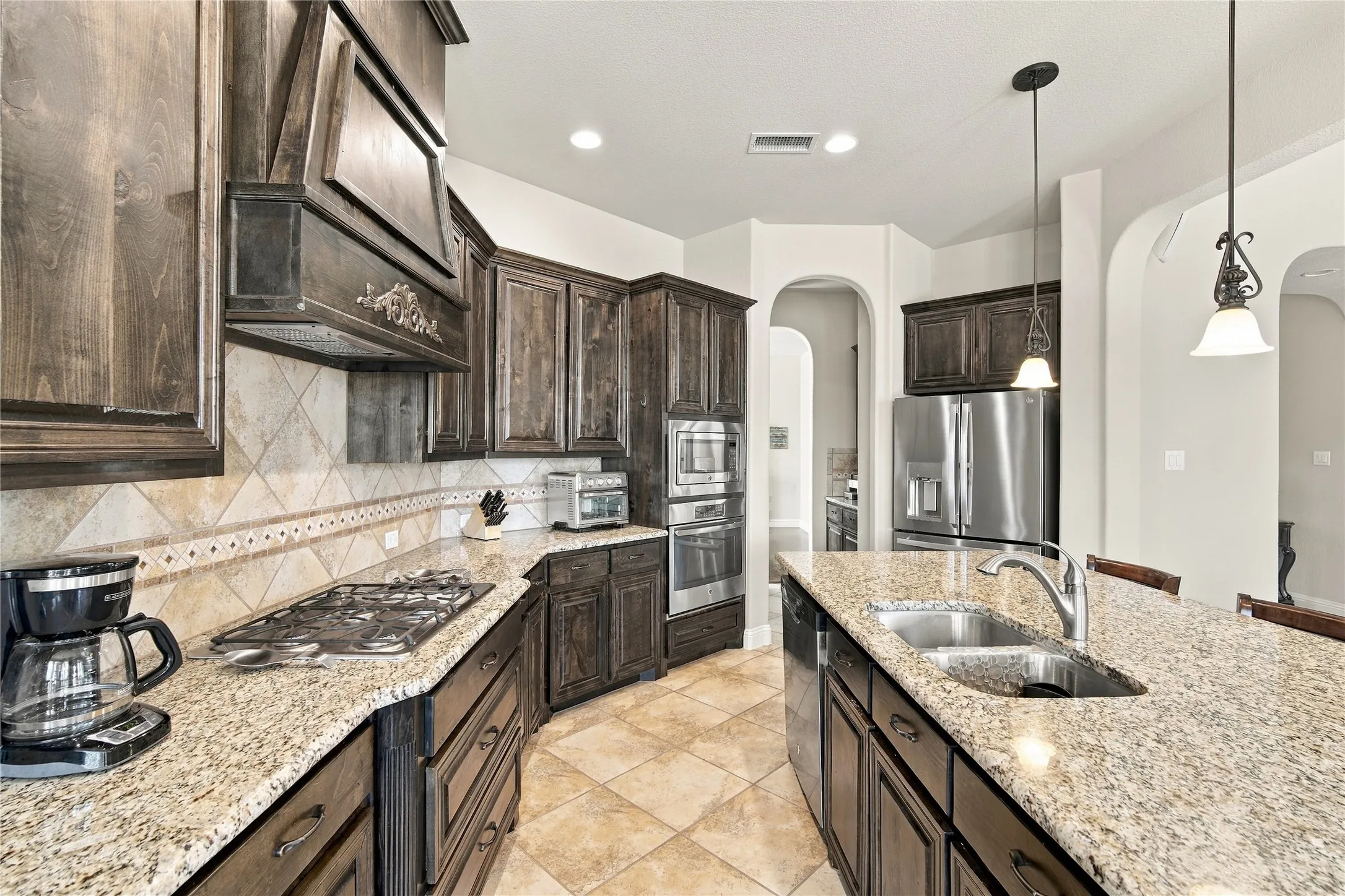 Single Family Residence For Sale in Ellis County , 113 Claremont Drive, Ovilla, Texas 75154, 4 Bedroom, 4 Bathroom, 2 Garage spaces, 3,893 Sqft, built in 2015, mls#21393005, Real Estate Agent in Ovilla, Homes For Sale in Ellis county, Homes For Sale in Ovilla, Realtor in Ovilla Texas, Real Estate Brokerage Independent Realty Texas, Luminita Cordes Realtor