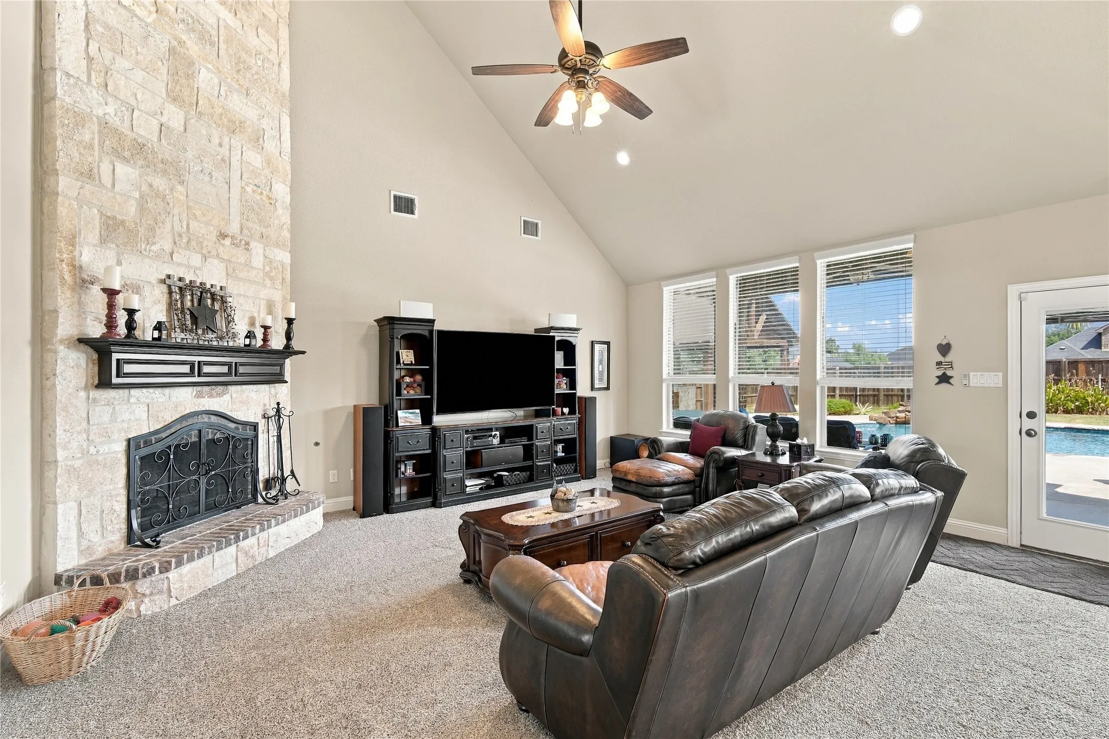 Single Family Residence For Sale in Ellis County , 113 Claremont Drive, Ovilla, Texas 75154, 4 Bedroom, 4 Bathroom, 2 Garage spaces, 3,893 Sqft, built in 2015, mls#21393005, Real Estate Agent in Ovilla, Homes For Sale in Ellis county, Homes For Sale in Ovilla, Realtor in Ovilla Texas, Real Estate Brokerage Independent Realty Texas, Luminita Cordes Realtor