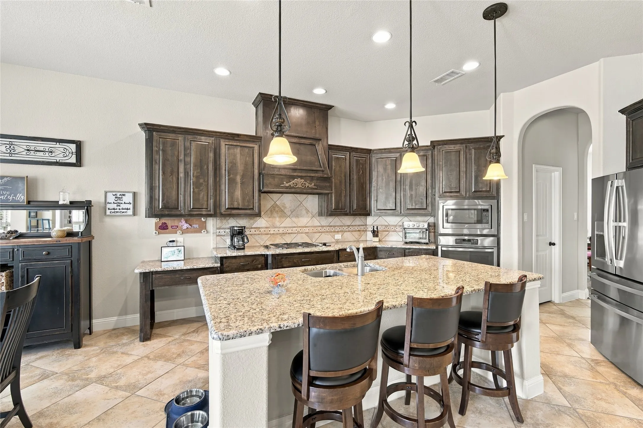 Single Family Residence For Sale in Ellis County , 113 Claremont Drive, Ovilla, Texas 75154, 4 Bedroom, 4 Bathroom, 2 Garage spaces, 3,893 Sqft, built in 2015, mls#21393005, Real Estate Agent in Ovilla, Homes For Sale in Ellis county, Homes For Sale in Ovilla, Realtor in Ovilla Texas, Real Estate Brokerage Independent Realty Texas, Luminita Cordes Realtor