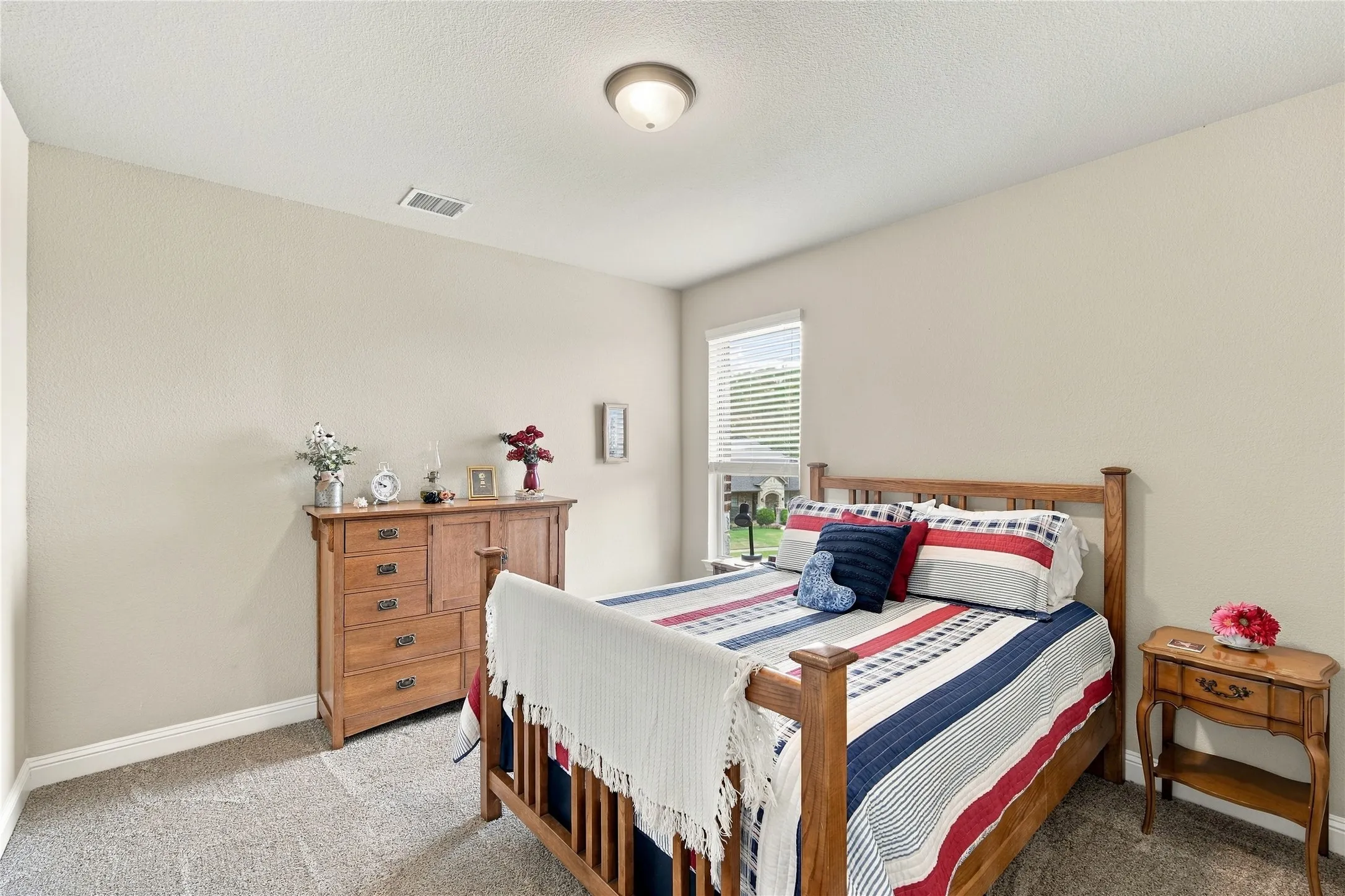 Single Family Residence For Sale in Ellis County , 113 Claremont Drive, Ovilla, Texas 75154, 4 Bedroom, 4 Bathroom, 2 Garage spaces, 3,893 Sqft, built in 2015, mls#21393005, Real Estate Agent in Ovilla, Homes For Sale in Ellis county, Homes For Sale in Ovilla, Realtor in Ovilla Texas, Real Estate Brokerage Independent Realty Texas, Luminita Cordes Realtor