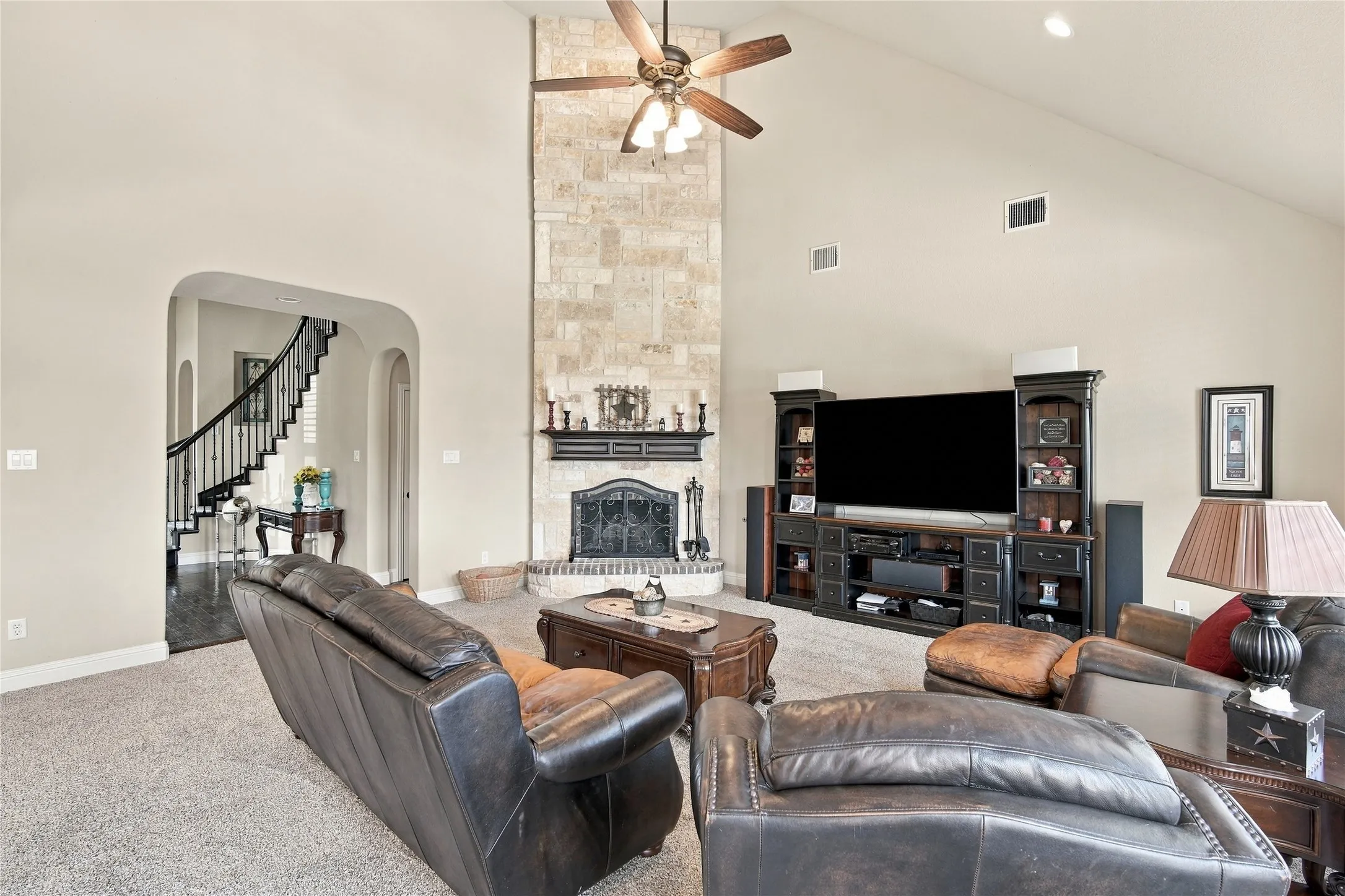 Single Family Residence For Sale in Ellis County , 113 Claremont Drive, Ovilla, Texas 75154, 4 Bedroom, 4 Bathroom, 2 Garage spaces, 3,893 Sqft, built in 2015, mls#21393005, Real Estate Agent in Ovilla, Homes For Sale in Ellis county, Homes For Sale in Ovilla, Realtor in Ovilla Texas, Real Estate Brokerage Independent Realty Texas, Luminita Cordes Realtor