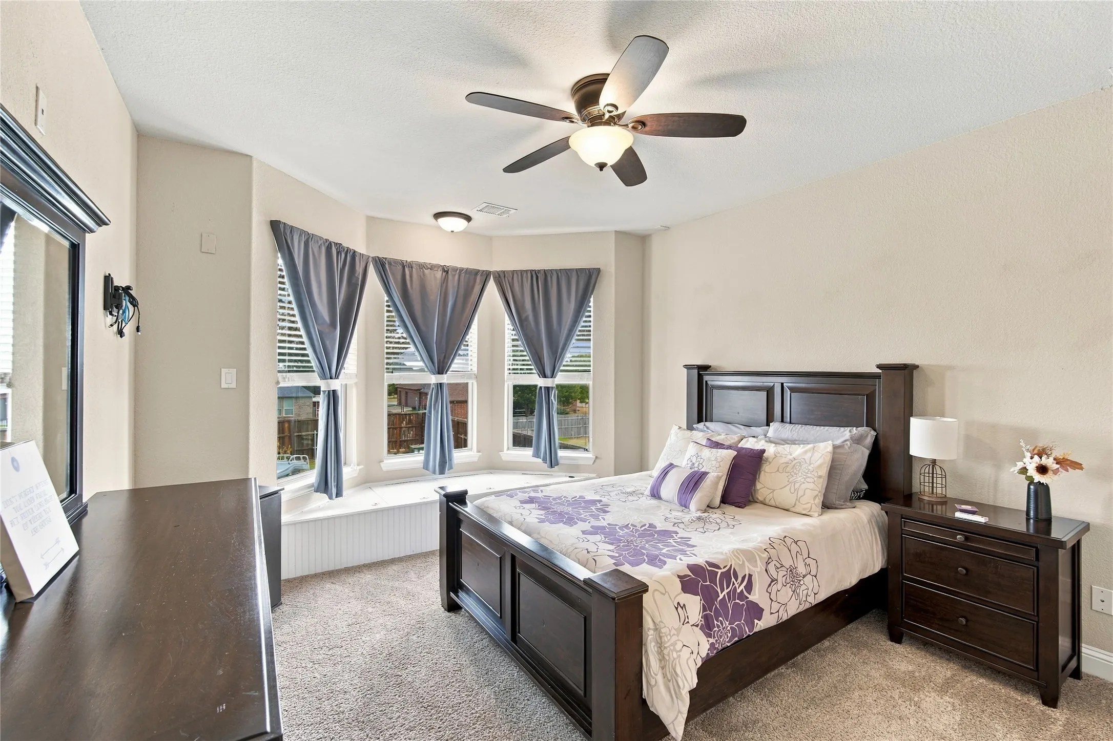 Single Family Residence For Sale in Ellis County , 113 Claremont Drive, Ovilla, Texas 75154, 4 Bedroom, 4 Bathroom, 2 Garage spaces, 3,893 Sqft, built in 2015, mls#21393005, Real Estate Agent in Ovilla, Homes For Sale in Ellis county, Homes For Sale in Ovilla, Realtor in Ovilla Texas, Real Estate Brokerage Independent Realty Texas, Luminita Cordes Realtor