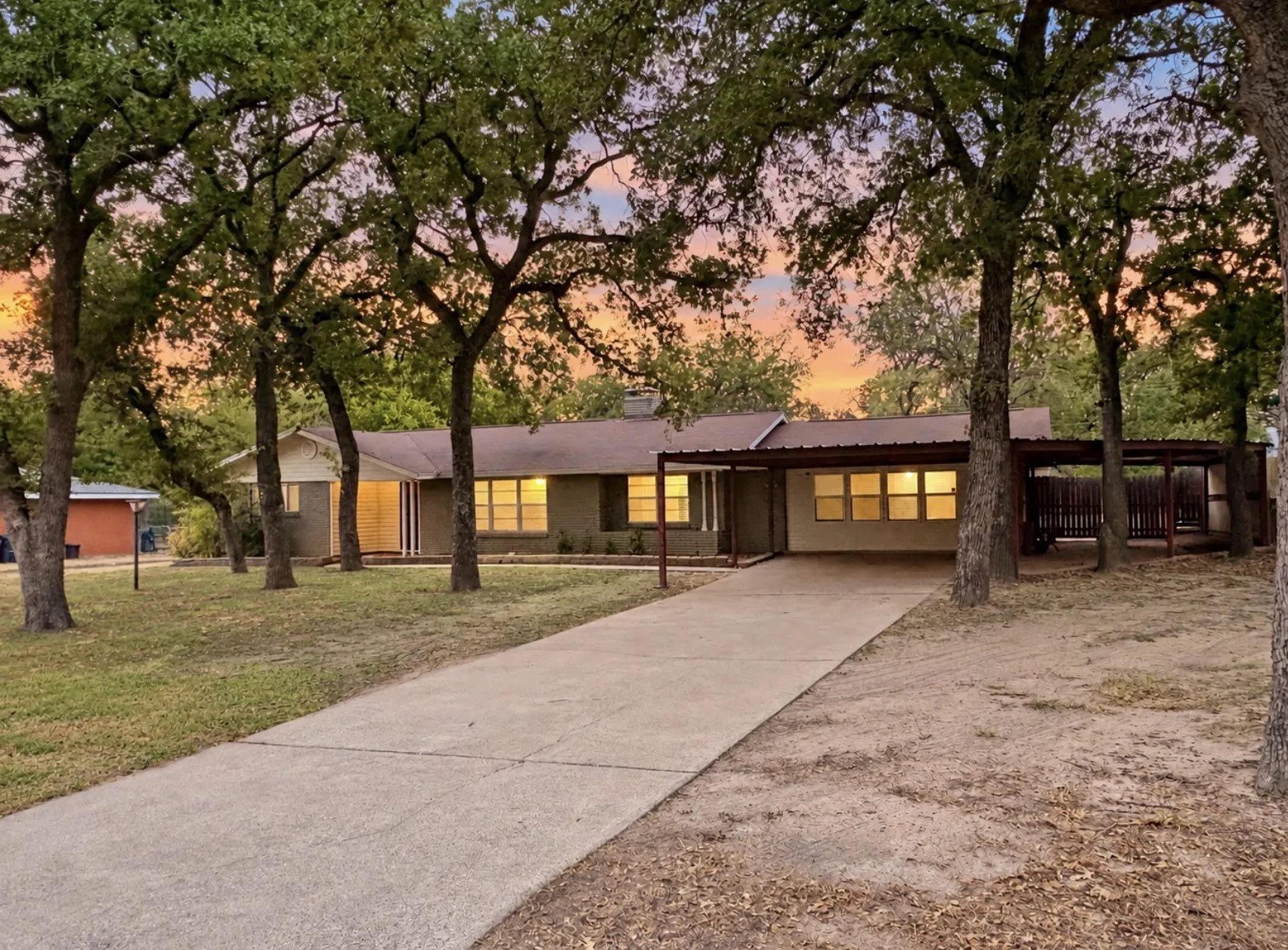 Single Family Residence For Sale in Mc Lennan County , 4500 Idylwood Lane, Waco, Texas 76705, 4 Bedroom, 3 Bathroom, Garage spaces, 2,375 Sqft, built in 1964, mls#21391380, Real Estate Agent in Waco, Homes For Sale in Mc Lennan county, Homes For Sale in Waco, Realtor in Waco Texas, Real Estate Brokerage Independent Realty Texas, Luminita Cordes Realtor
