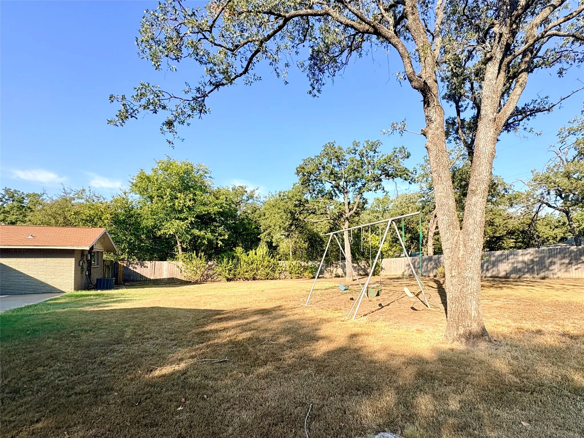 Single Family Residence For Sale in Mc Lennan County , 4500 Idylwood Lane, Waco, Texas 76705, 4 Bedroom, 3 Bathroom, Garage spaces, 2,375 Sqft, built in 1964, mls#21391380, Real Estate Agent in Waco, Homes For Sale in Mc Lennan county, Homes For Sale in Waco, Realtor in Waco Texas, Real Estate Brokerage Independent Realty Texas, Luminita Cordes Realtor
