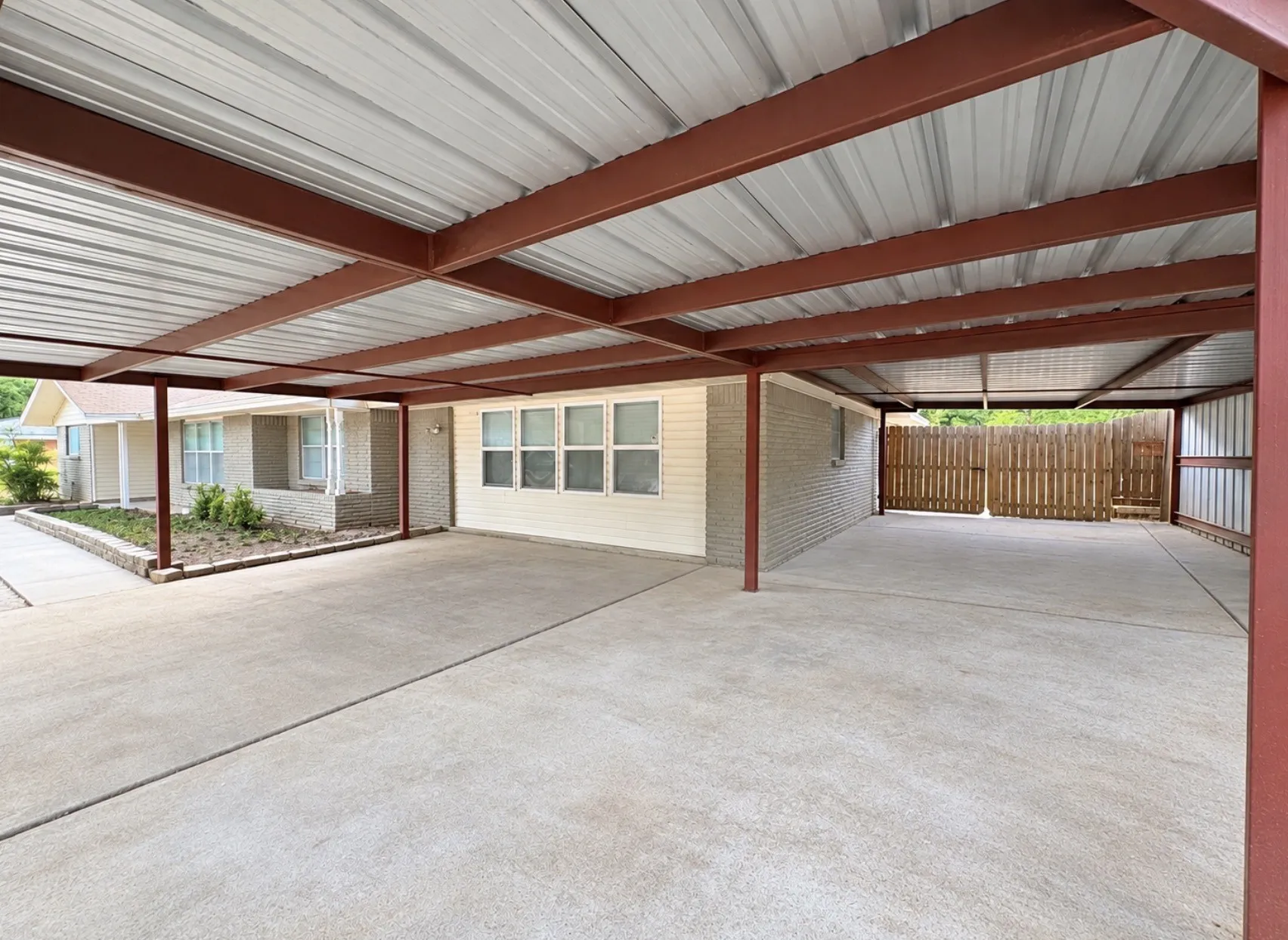 Single Family Residence For Sale in Mc Lennan County , 4500 Idylwood Lane, Waco, Texas 76705, 4 Bedroom, 3 Bathroom, Garage spaces, 2,375 Sqft, built in 1964, mls#21391380, Real Estate Agent in Waco, Homes For Sale in Mc Lennan county, Homes For Sale in Waco, Realtor in Waco Texas, Real Estate Brokerage Independent Realty Texas, Luminita Cordes Realtor