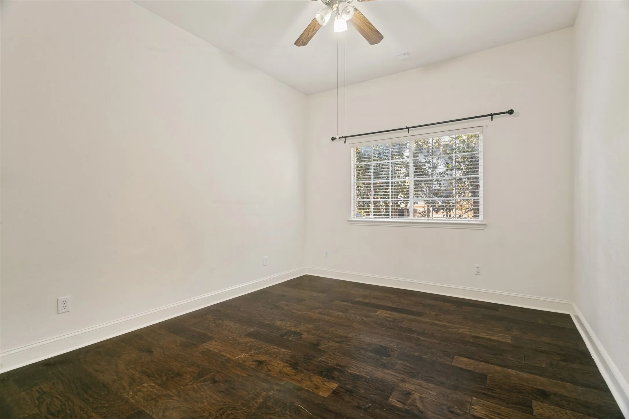Single Family Residence For Rent in Dallas County , 9028 Bottlebrush Lane, Irving, Texas 75063, 4 Bedroom, 3 Bathroom, 2 Garage spaces, 2,982 Sqft, built in 2001, mls#21391632, Real Estate Agent in Irving, Homes For Rent in Dallas county, Homes For Rent in Irving, Realtor in Irving Texas, Real Estate Brokerage Independent Realty Texas, Luminita Cordes Realtor